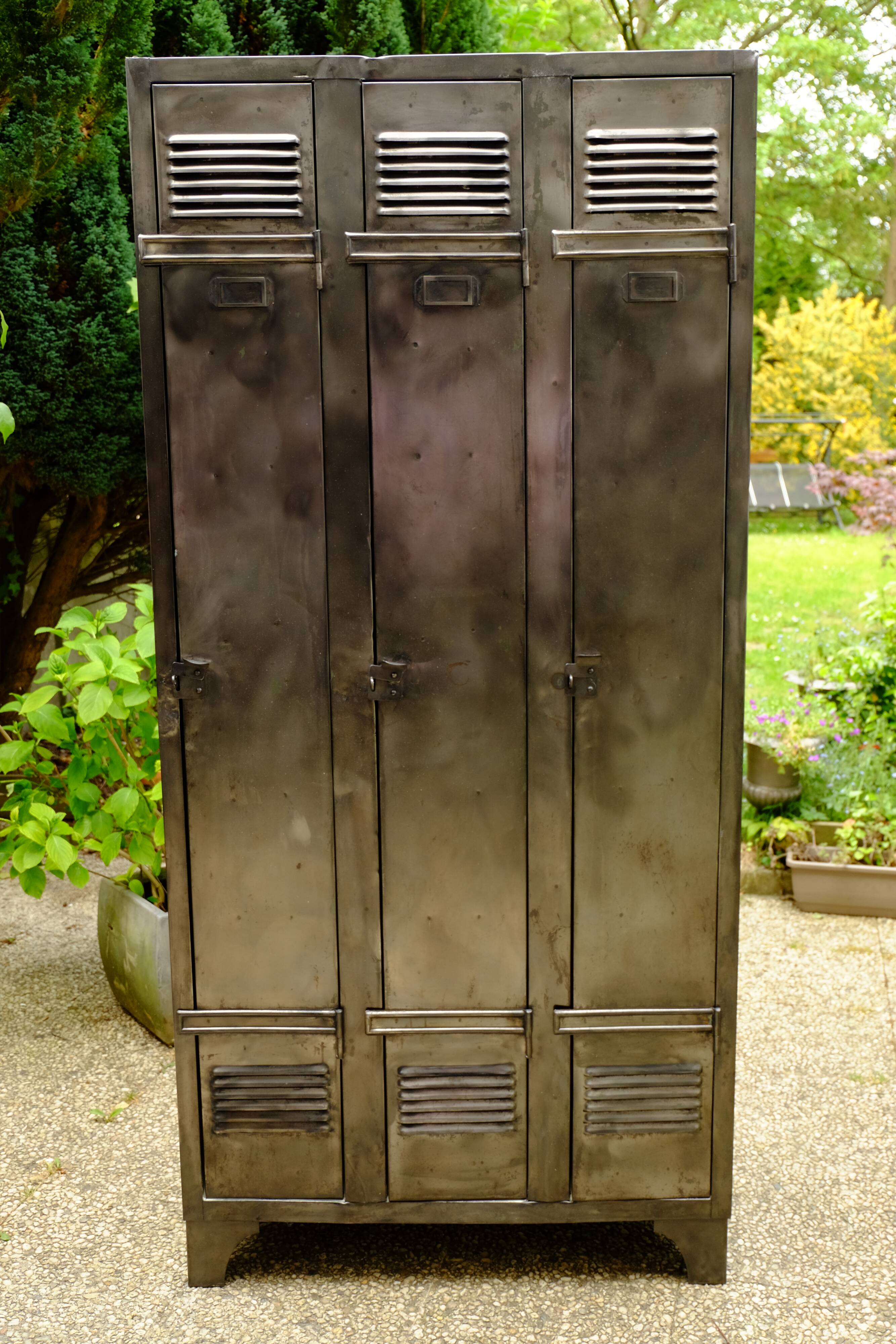 Industrial metal cloakroom