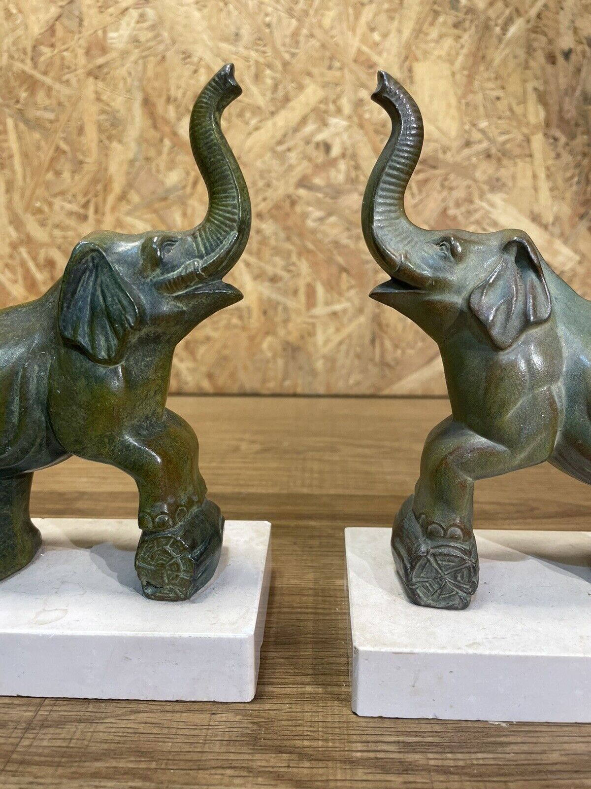 Pair of art deco bookends with elephant decoration in regulated and travertine, vintage