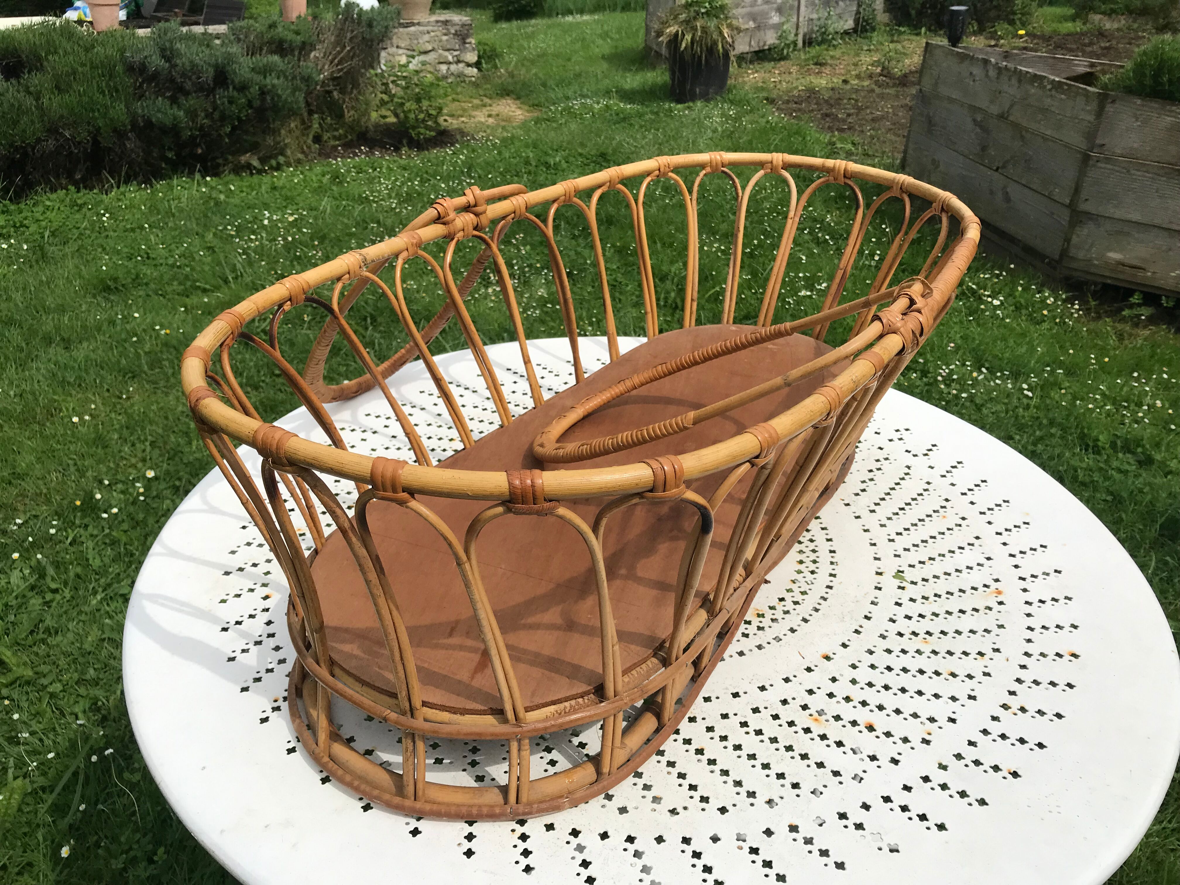 Rattan bassinet