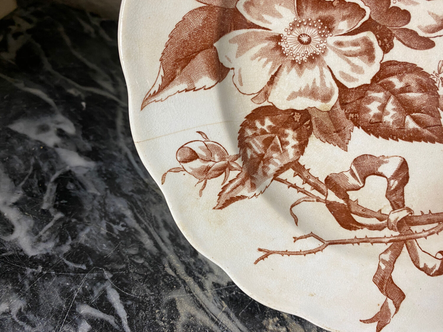 Old English iron earth pedestal dish