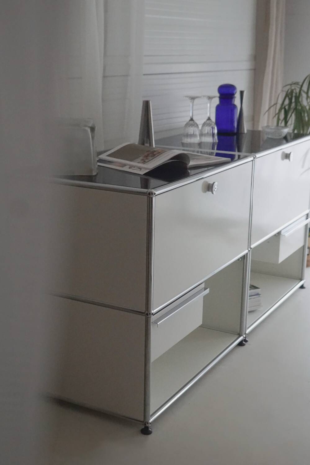 Lot of 3 designer furniture: usm haller white: 1 column with 2 modules.