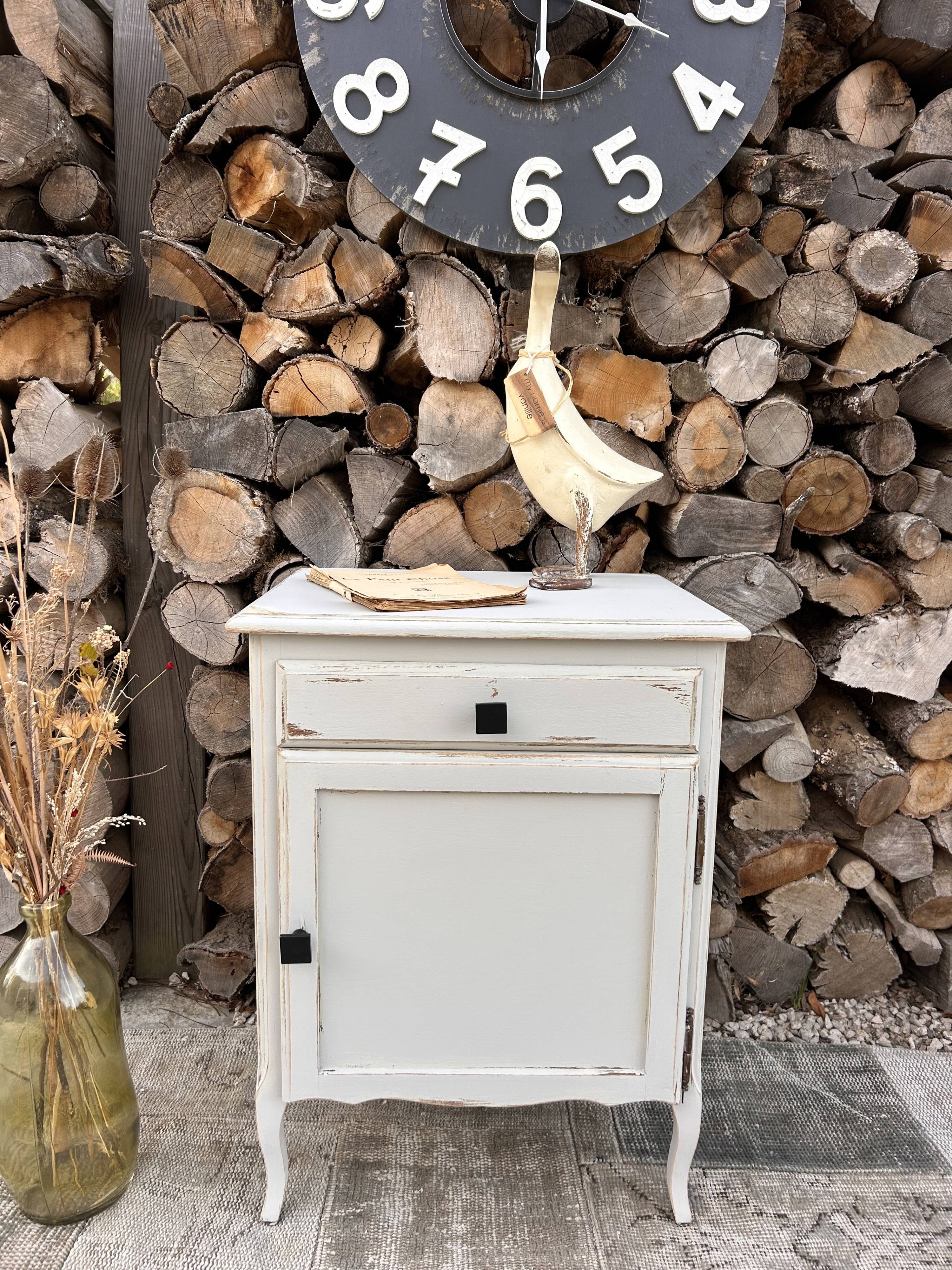 Meuble de rangement ancien rénové