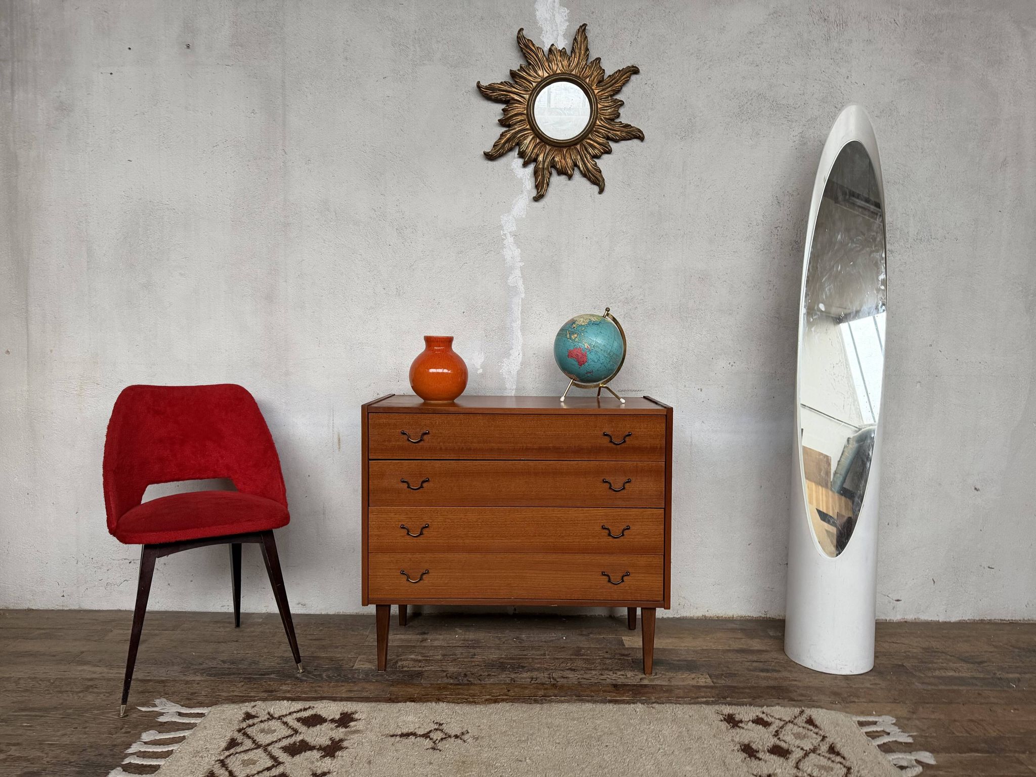 Superbe commode vintage en teck – Design élégant & poignées métal noir