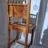 Chaise en noyer sculpté milieu du XIXe siècle
