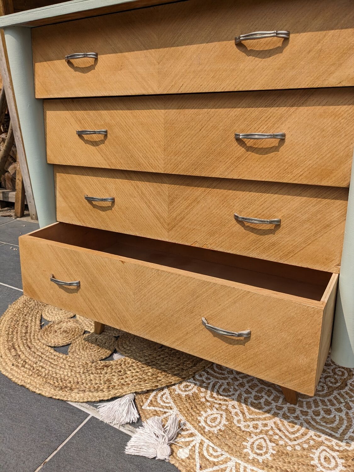 Commode scandinave pieds compas