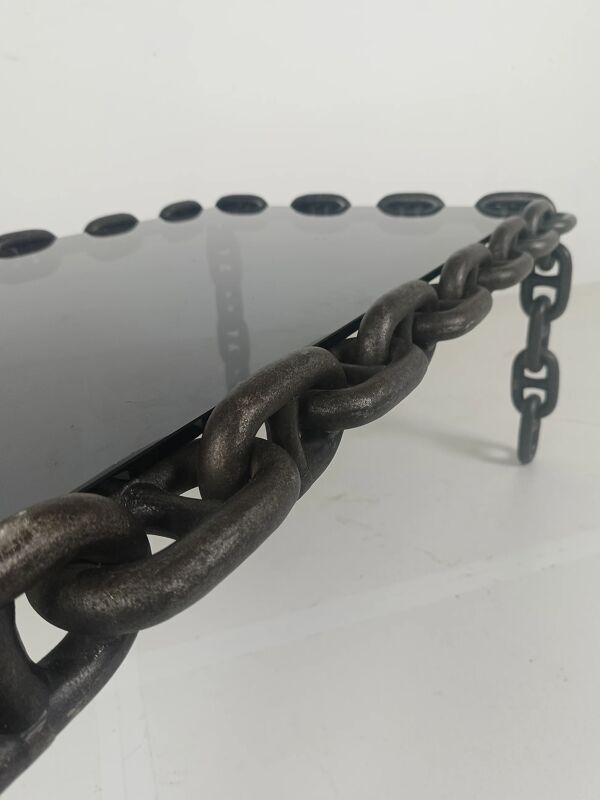 Table basse vintage brutaliste en fer noir à mailles de chaîne avec verre fumé d'origine, années 70