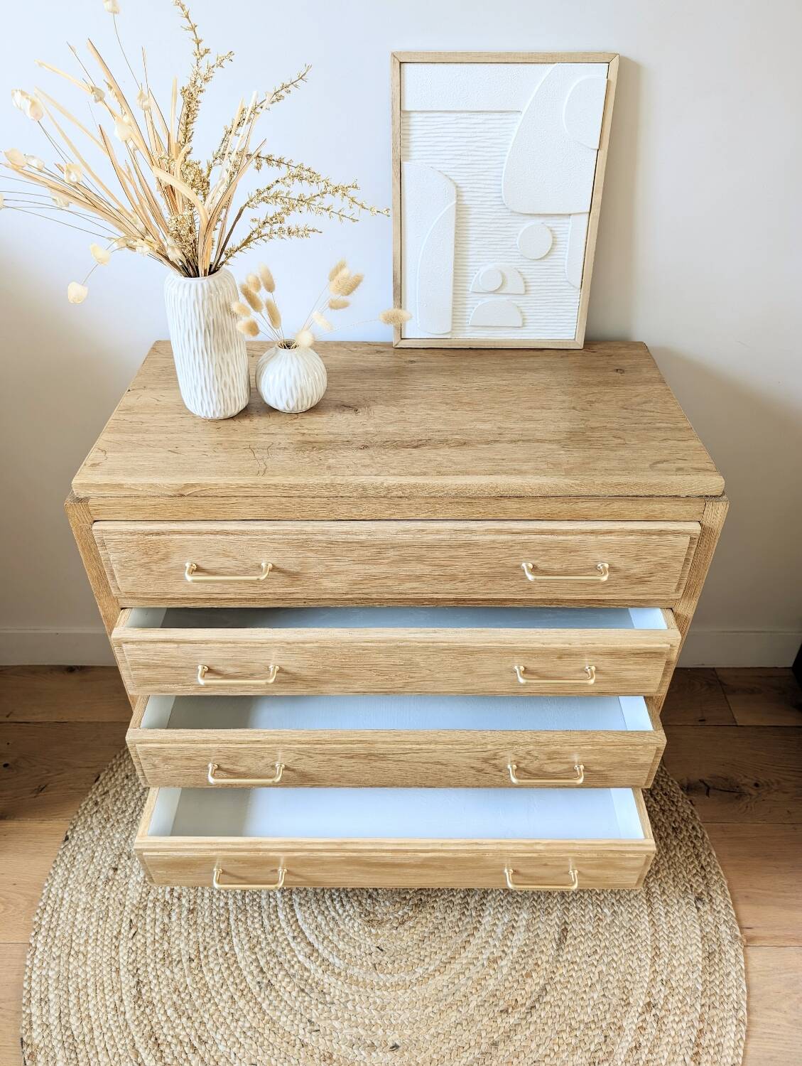 Retro chic oak chest of drawers with golden handles