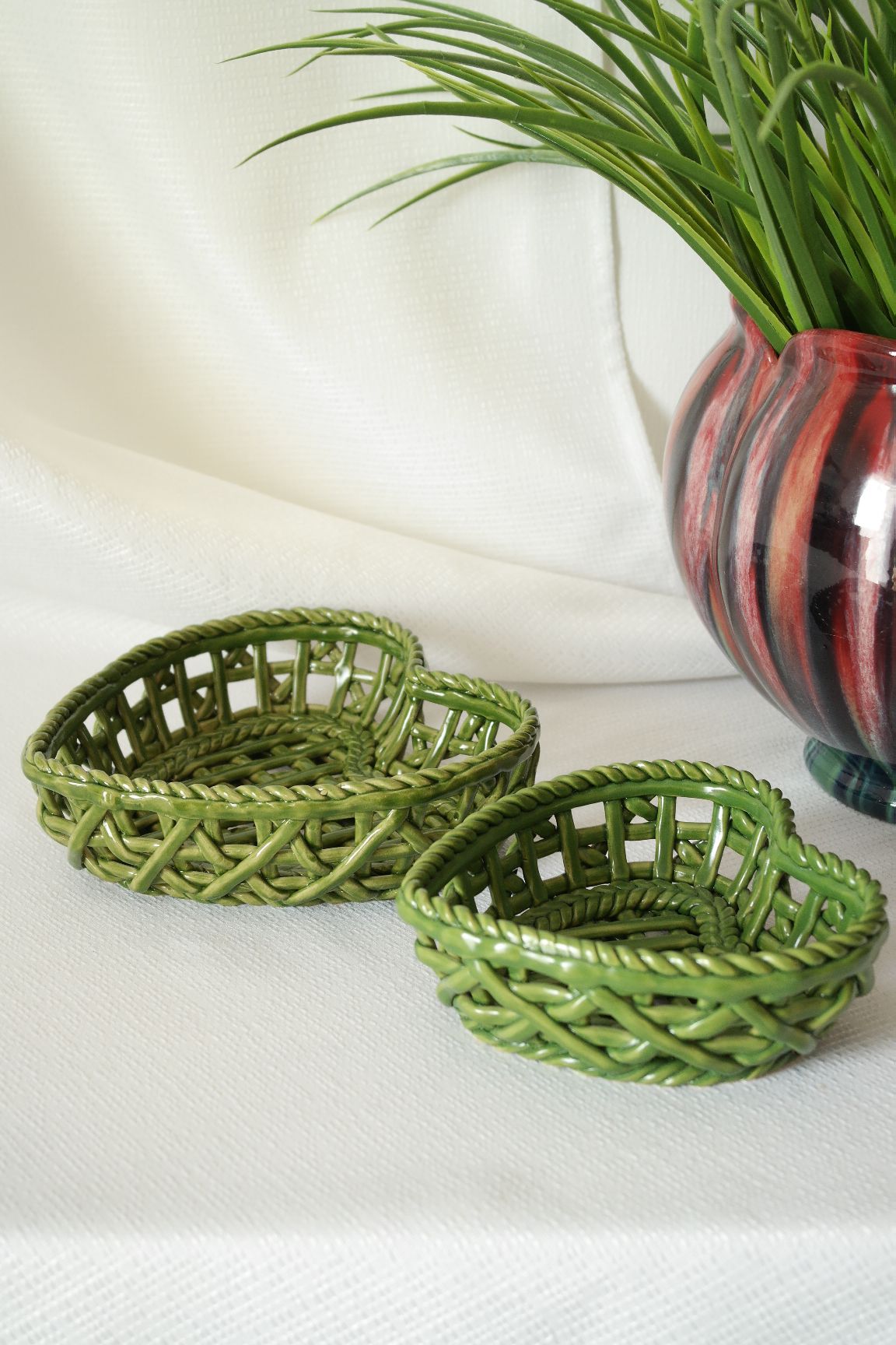 Pair of vacuum pocket ceramic braided openwork
