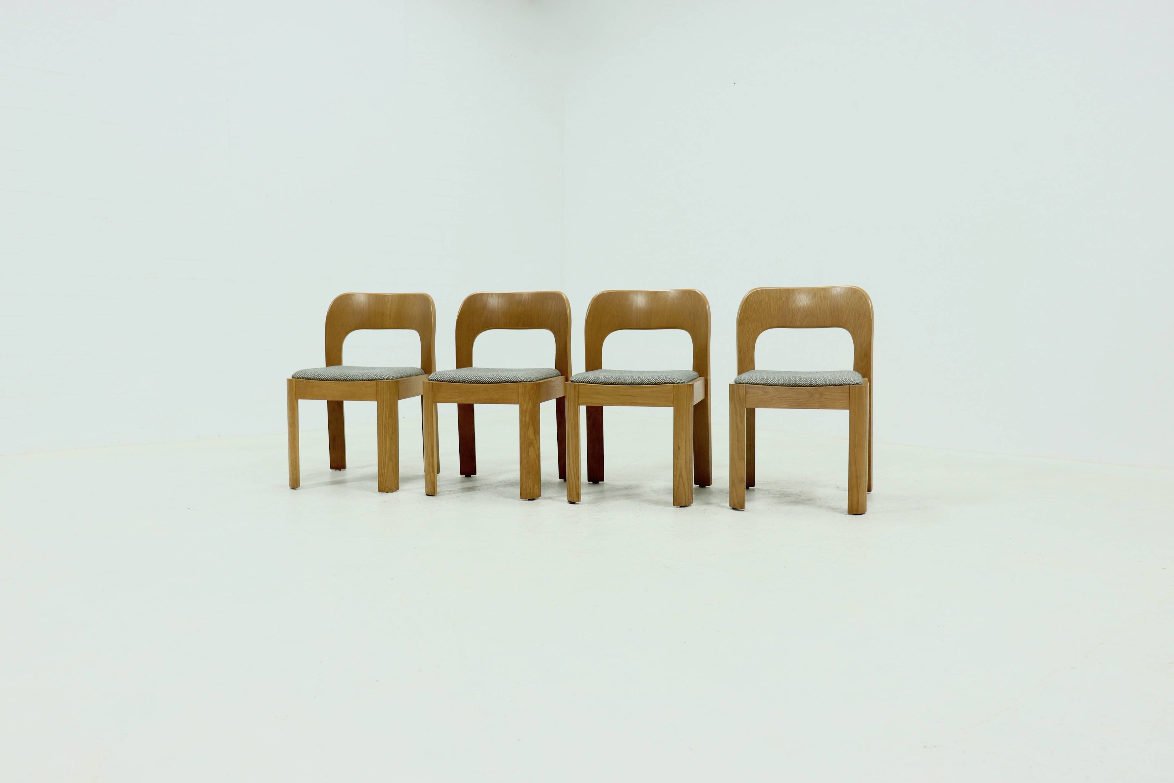 Set of 4 sculptural dining chairs in light oak, 1970s