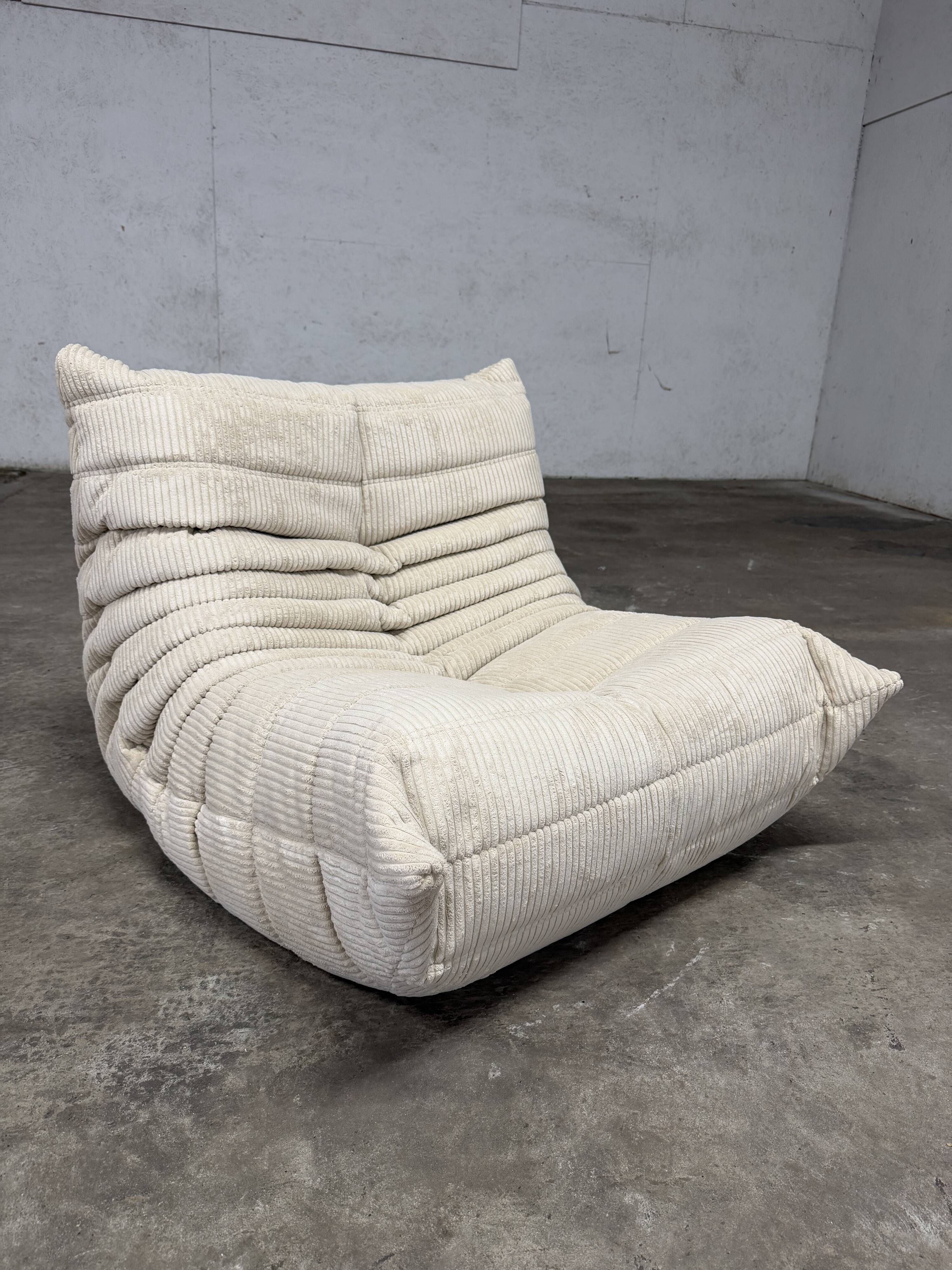 Ligne Roset Togo 1-seater in pouf in Beige Corduroy 10/10