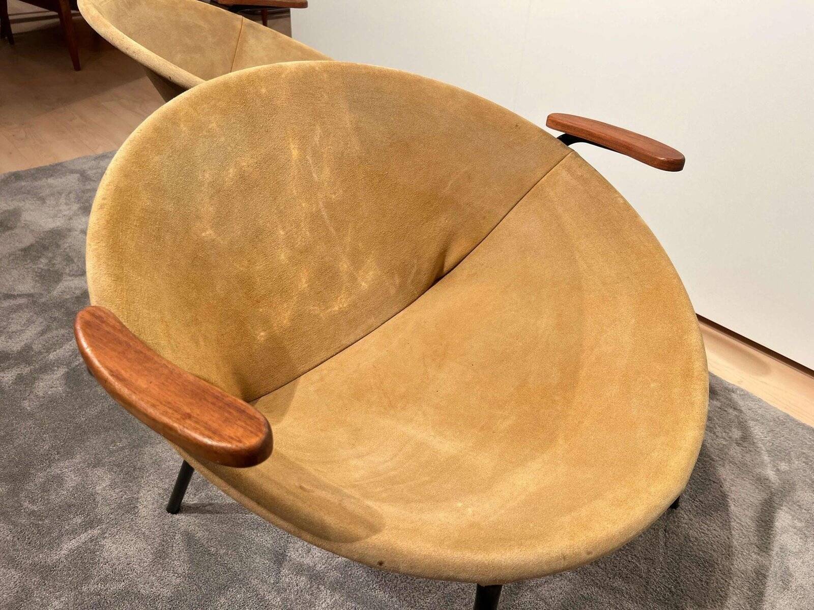 Ensemble de fauteuils lounge en cuir suédé jaune attribués à Hans Olsen, Danemark, années 1960.