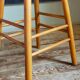 Tabouret de bar en bois blond massif vintage