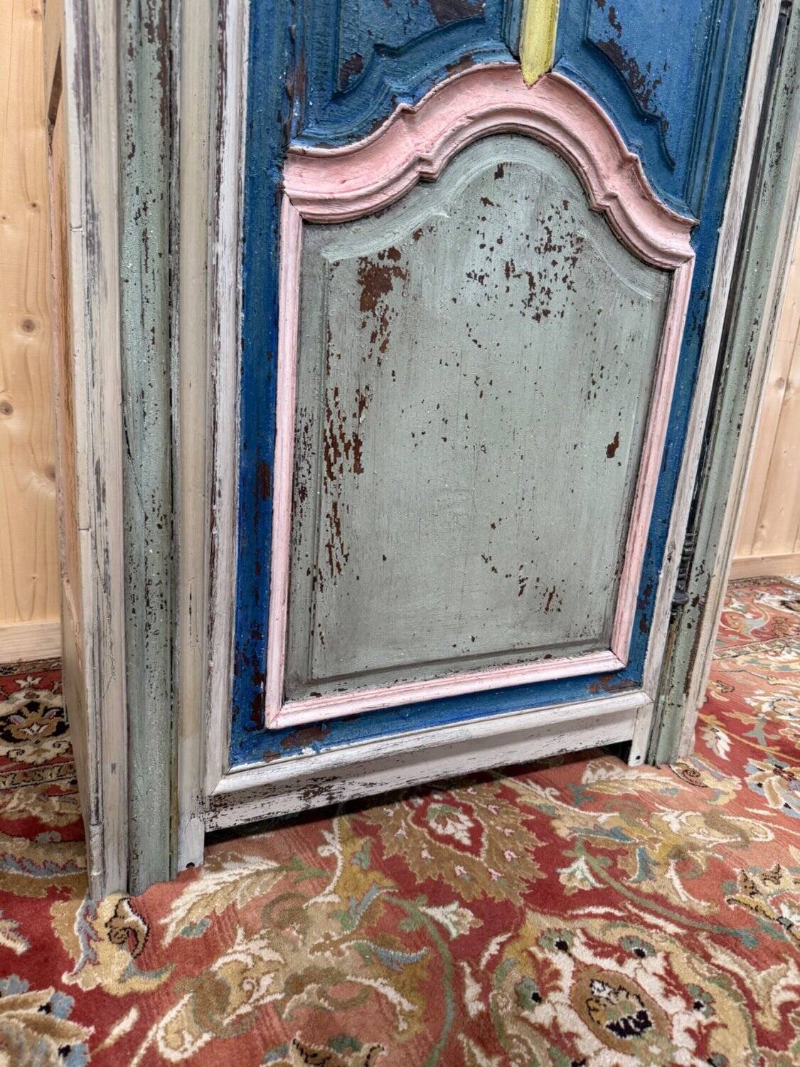 Bonnetière with a single door – Polychrome solid oak