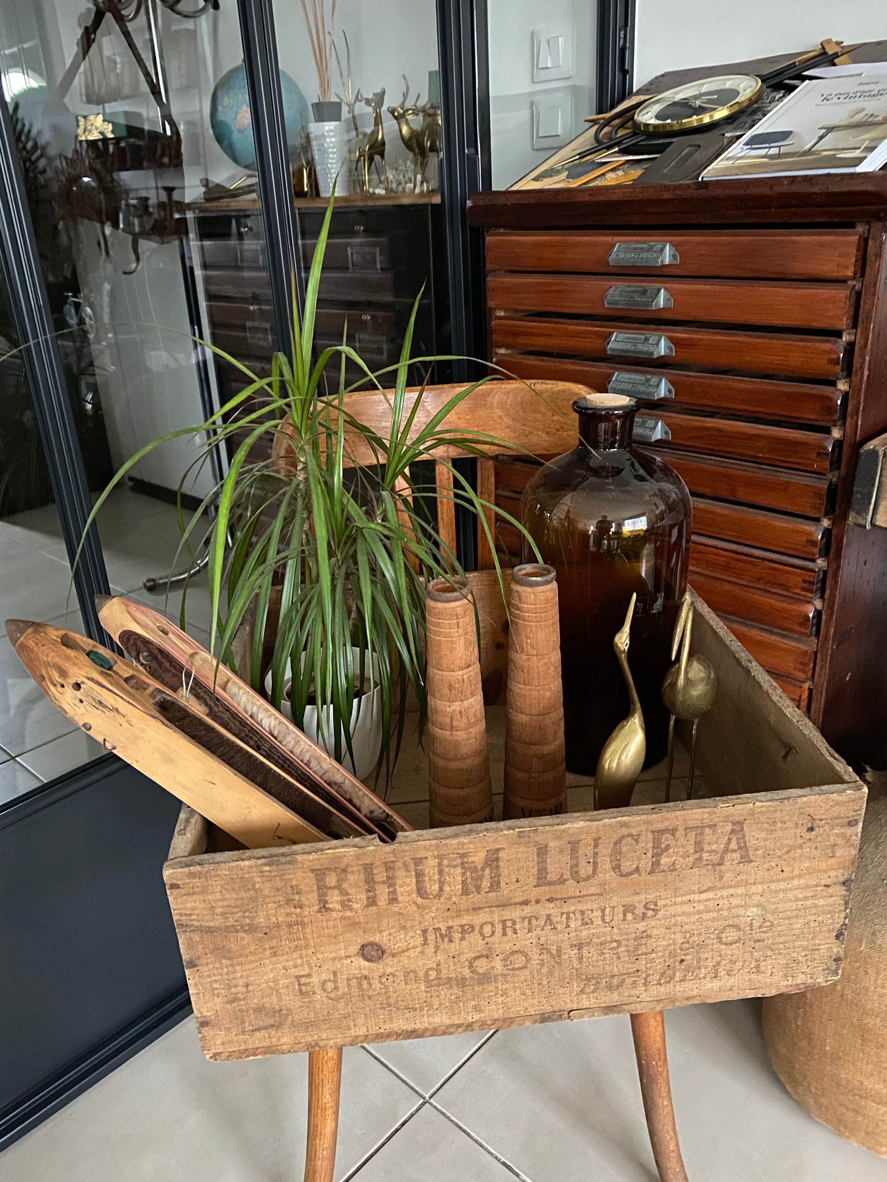 Ancienne caisse en bois « Rhum Luceta »