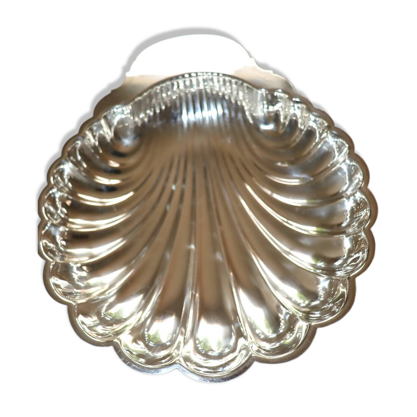 Silver-plated metal shell plate stamped Fleuron