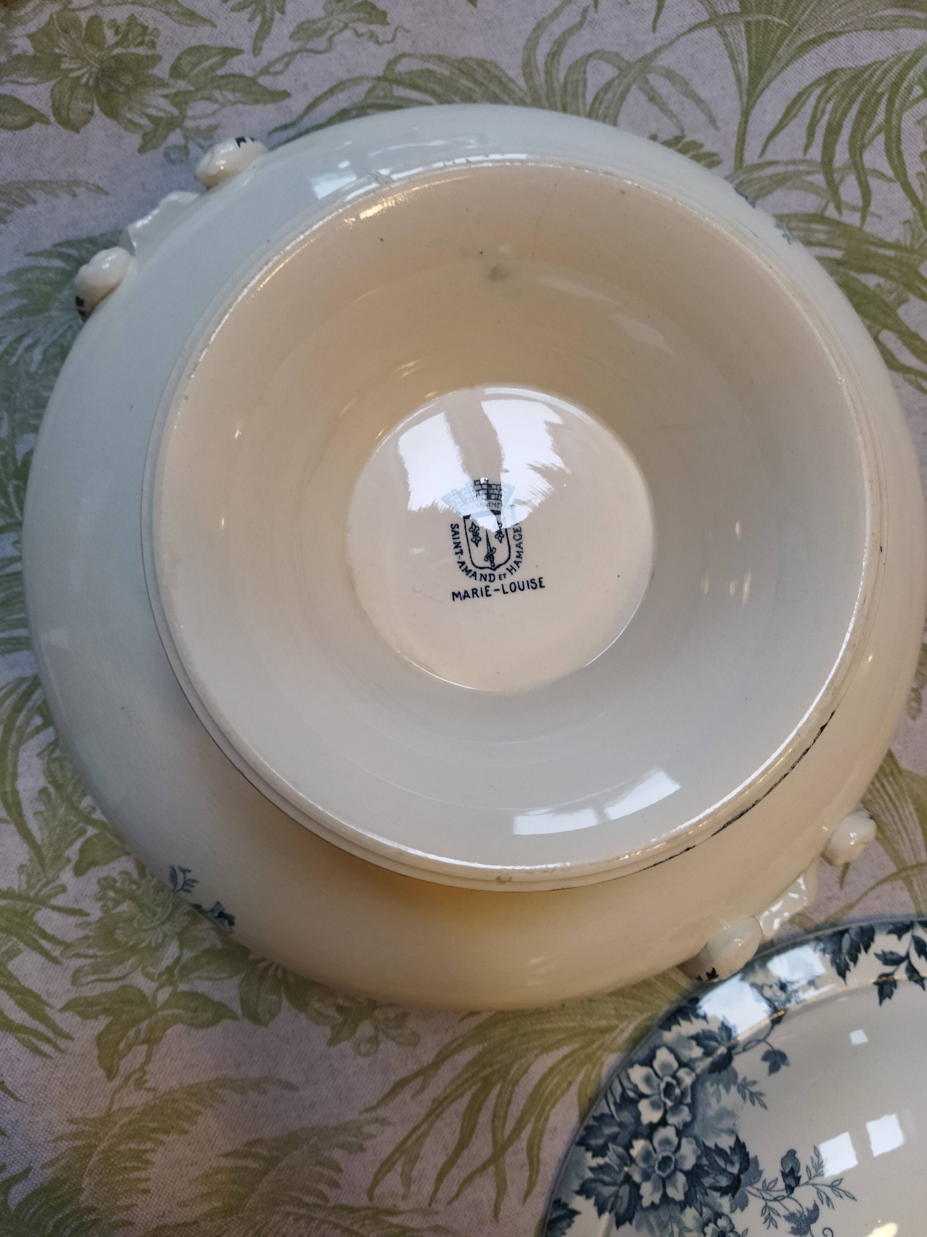 Souptureen or vegetable Saint Amand