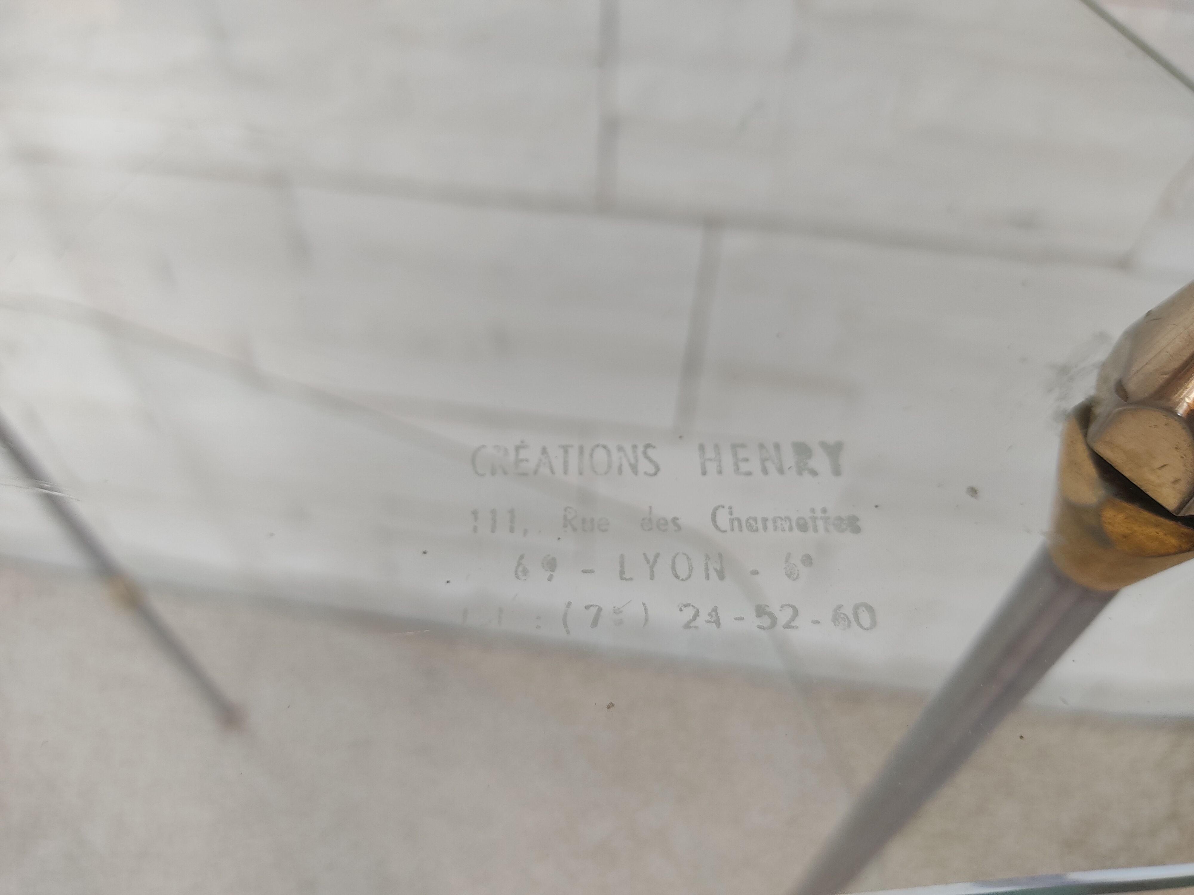 Showcase shelves tripod Design Henry Lyon 1950