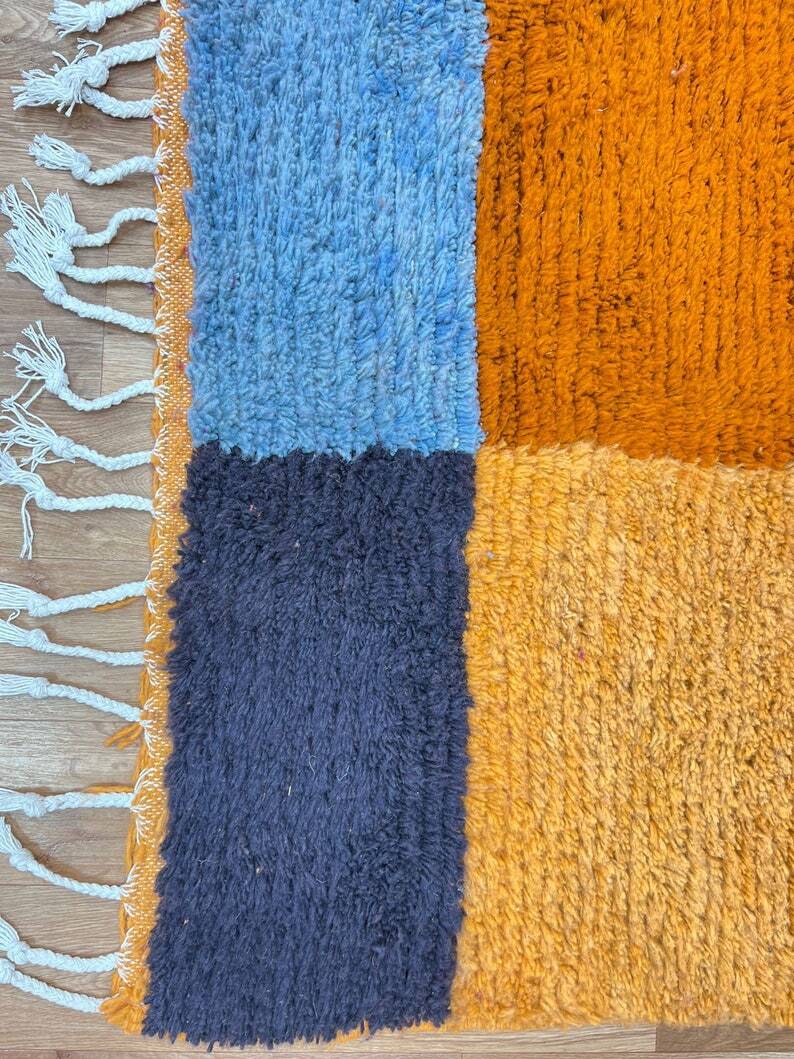 Authentic handmade Berber rug, size 150/250 cm.