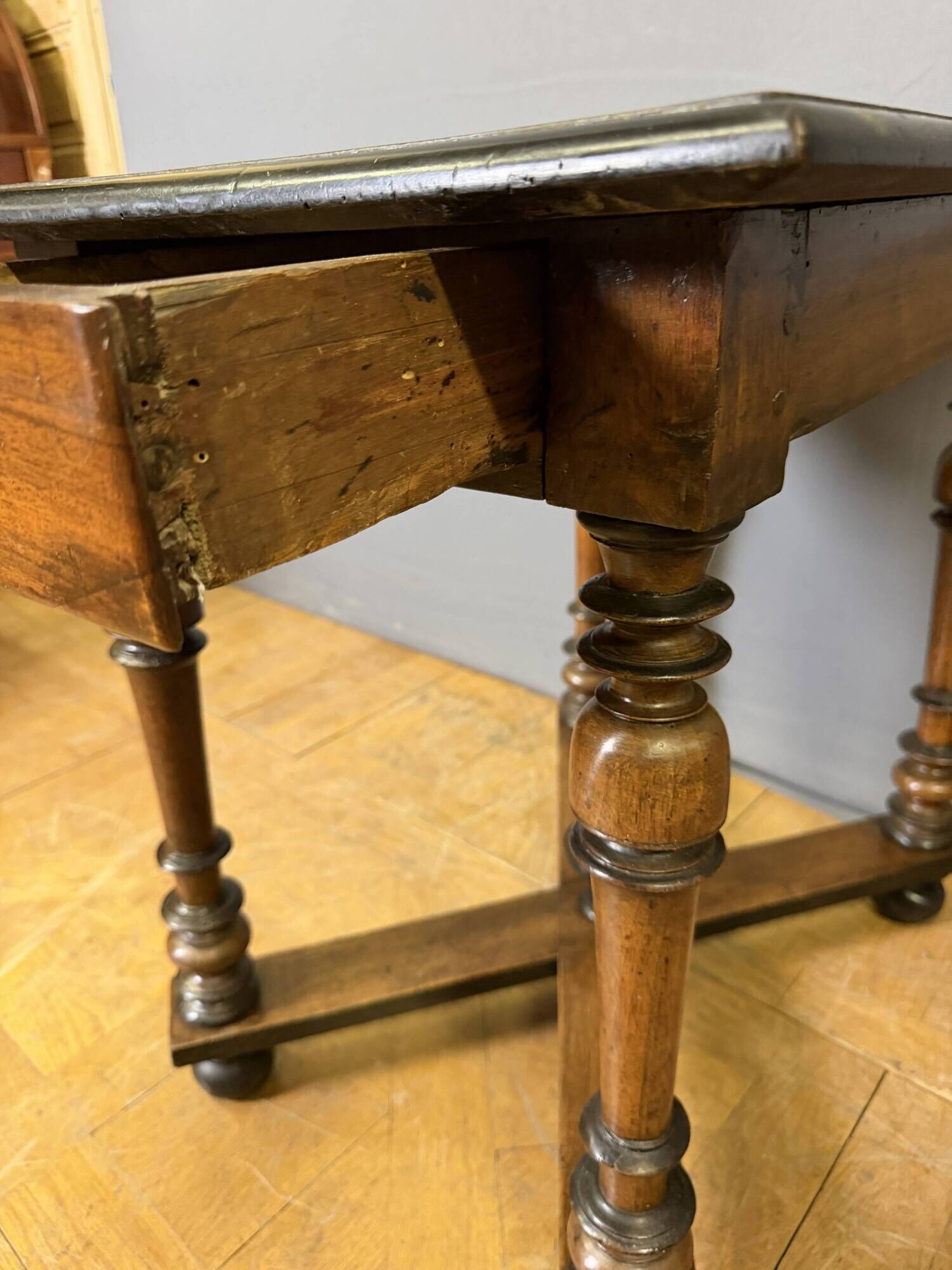 Table Louis XIII