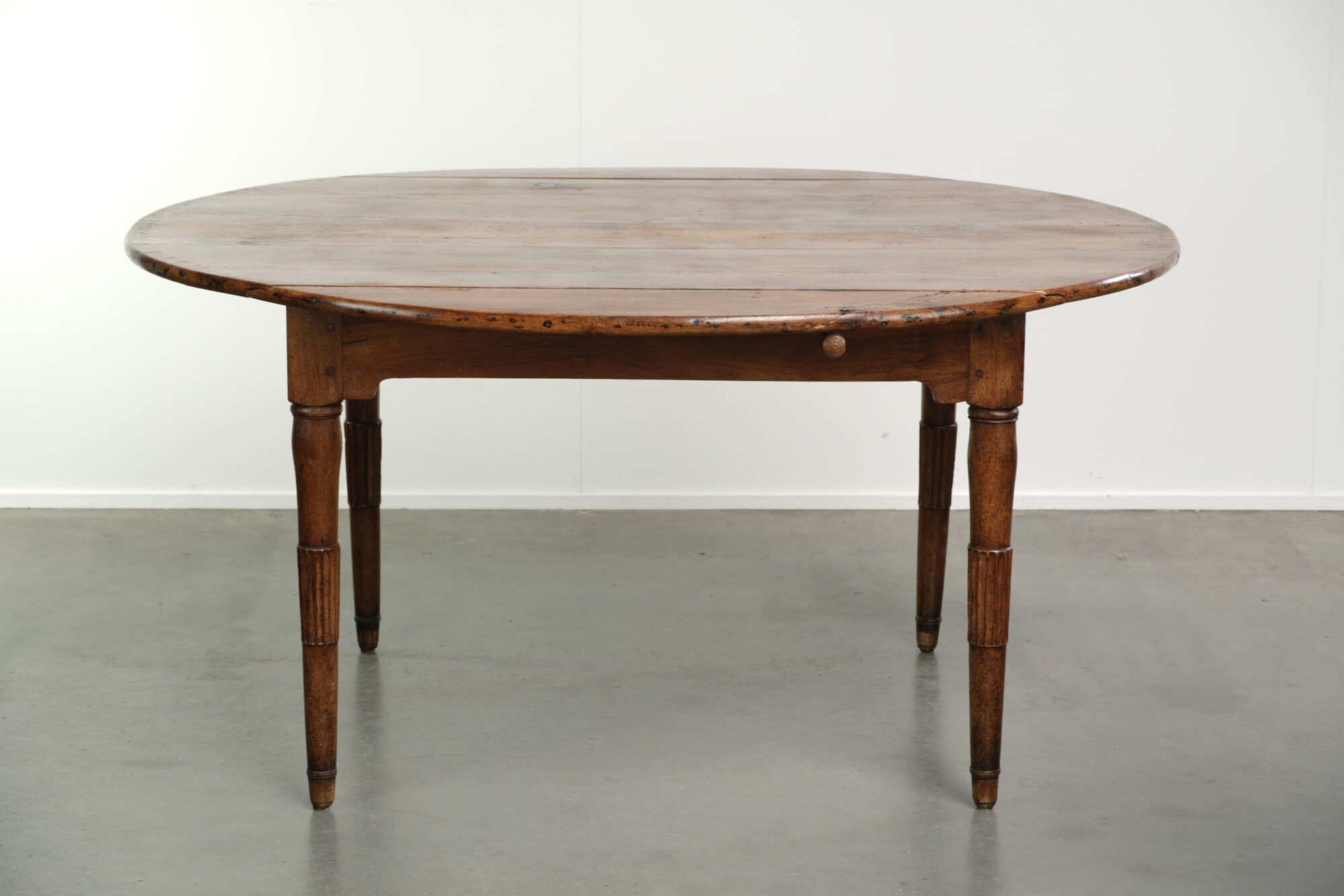 Table de ferme antique française ovale/ronde du 19ème siècle