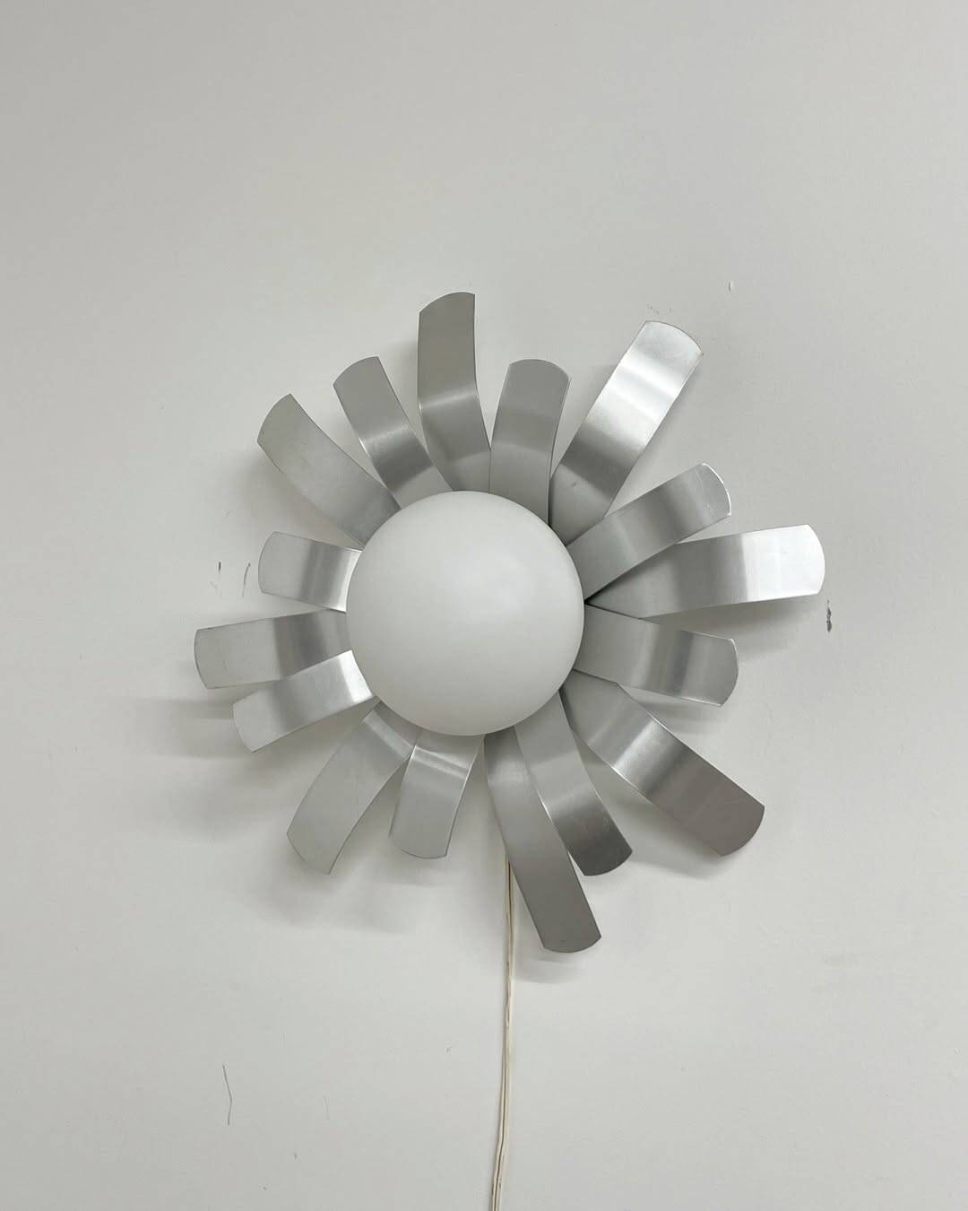 Aluminium sun wall light