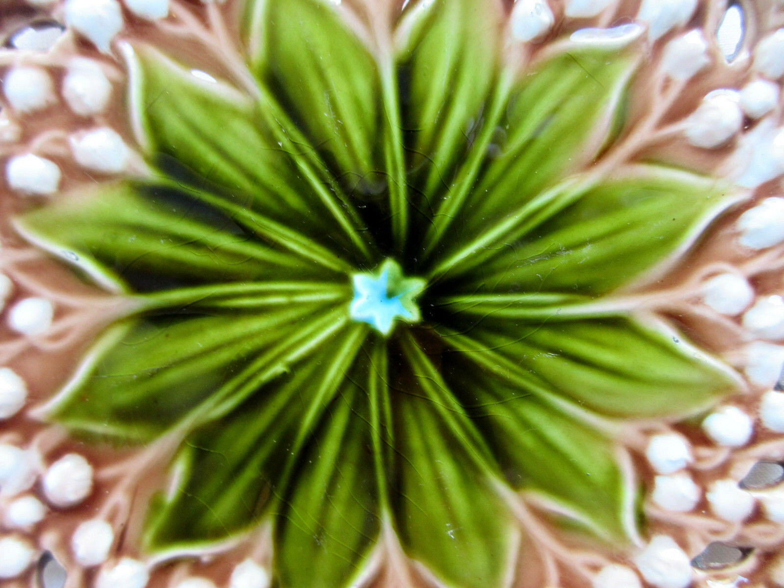 Assiette en barbotine avec le bord ajouré Villeroy & Boch, Schramberg: MUGUET