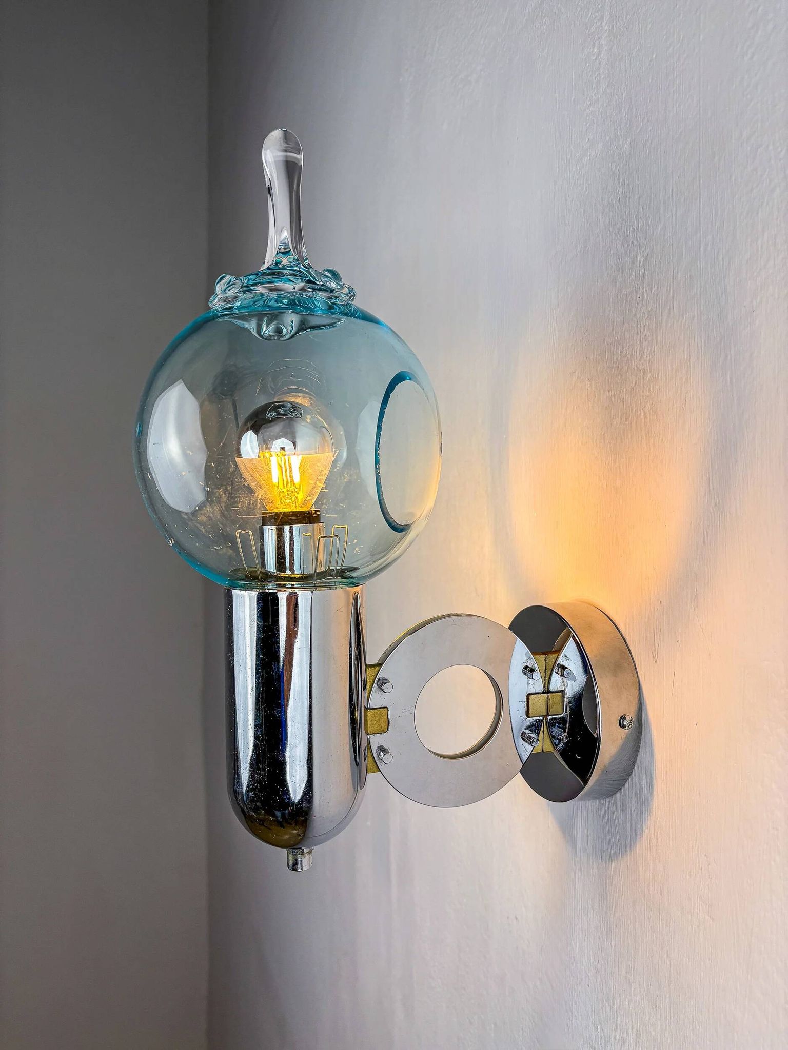 Toni Zuccheri drop shaped wall sconce, Murano glass, Italy, circa 1970s