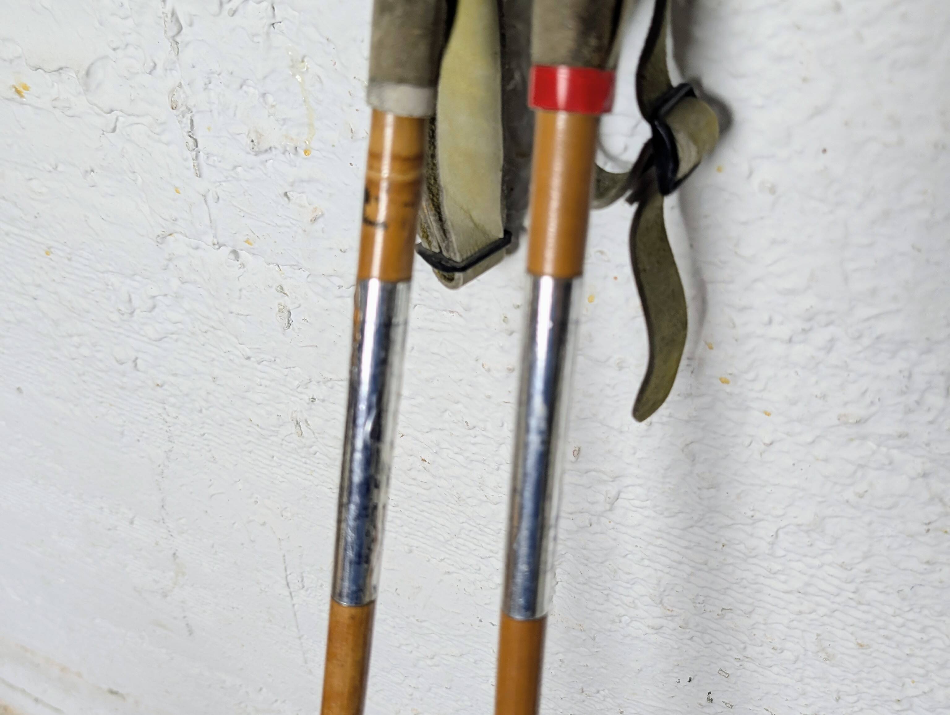 Bâtons de ski en bois
