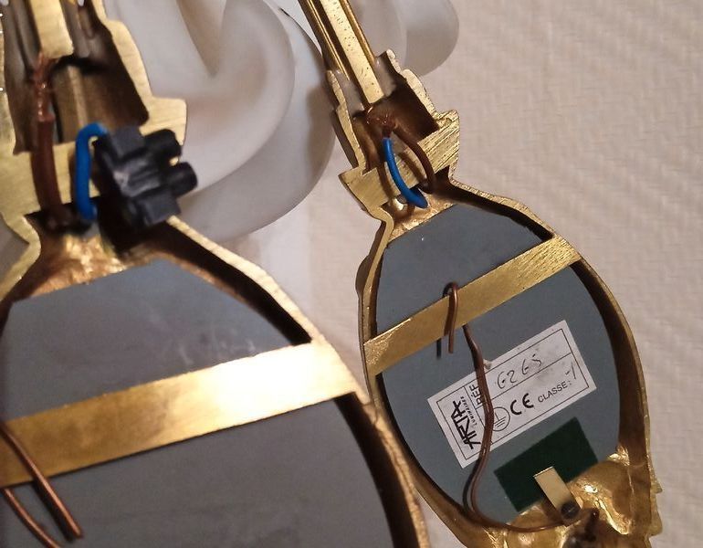 Lot 2 Vintage Wall Lamps