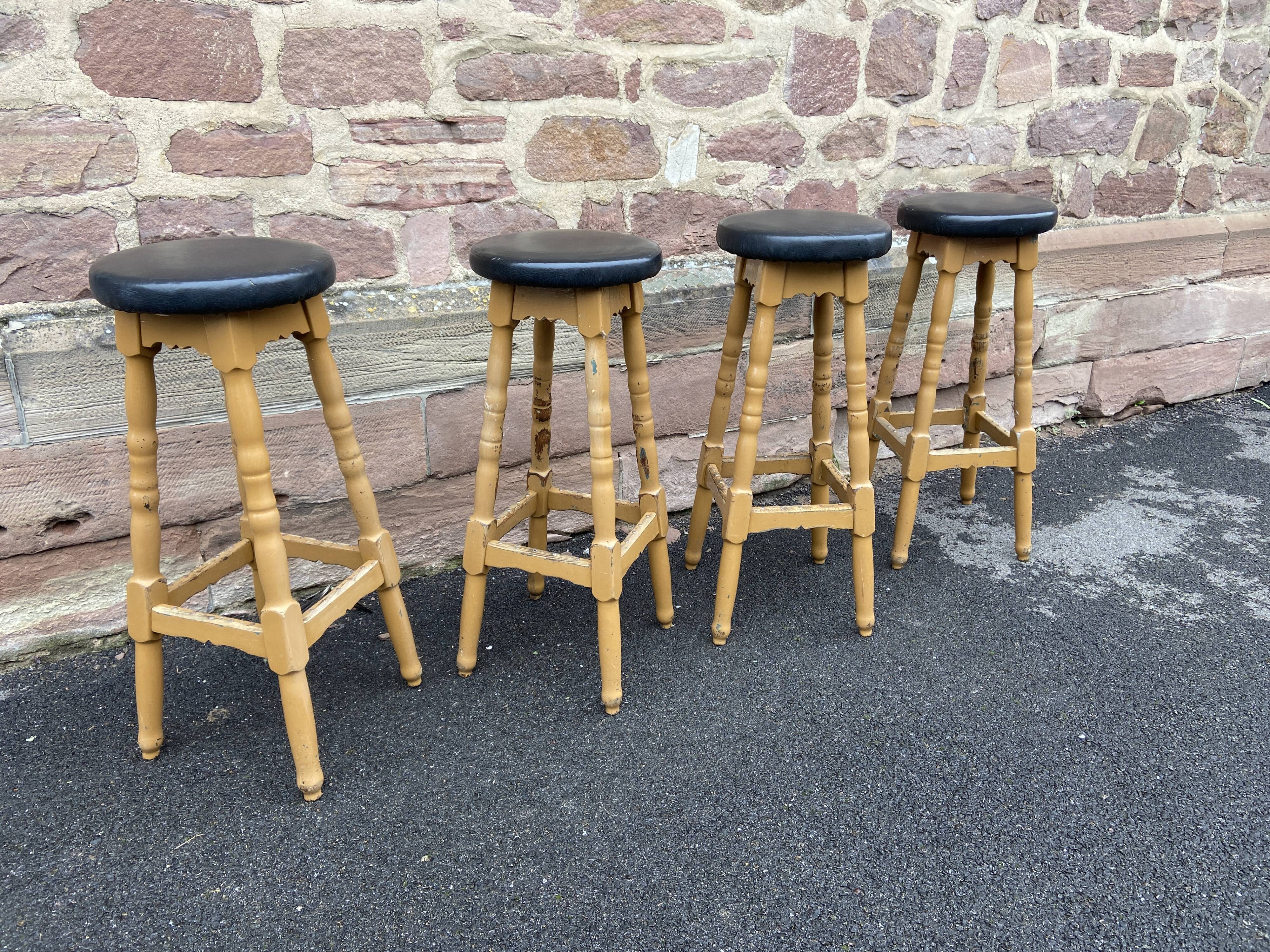 Set of 4 Bar Stools for Restaurant, Pub, Tavern