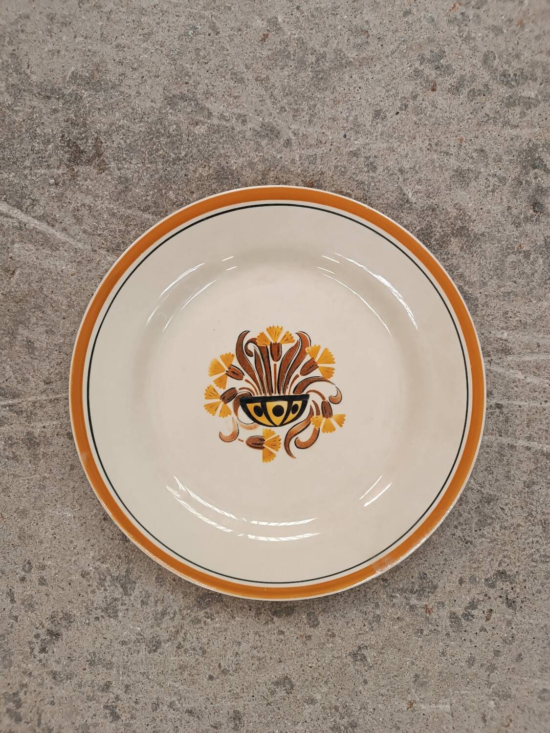 Ceramic plates Creil and Montereau