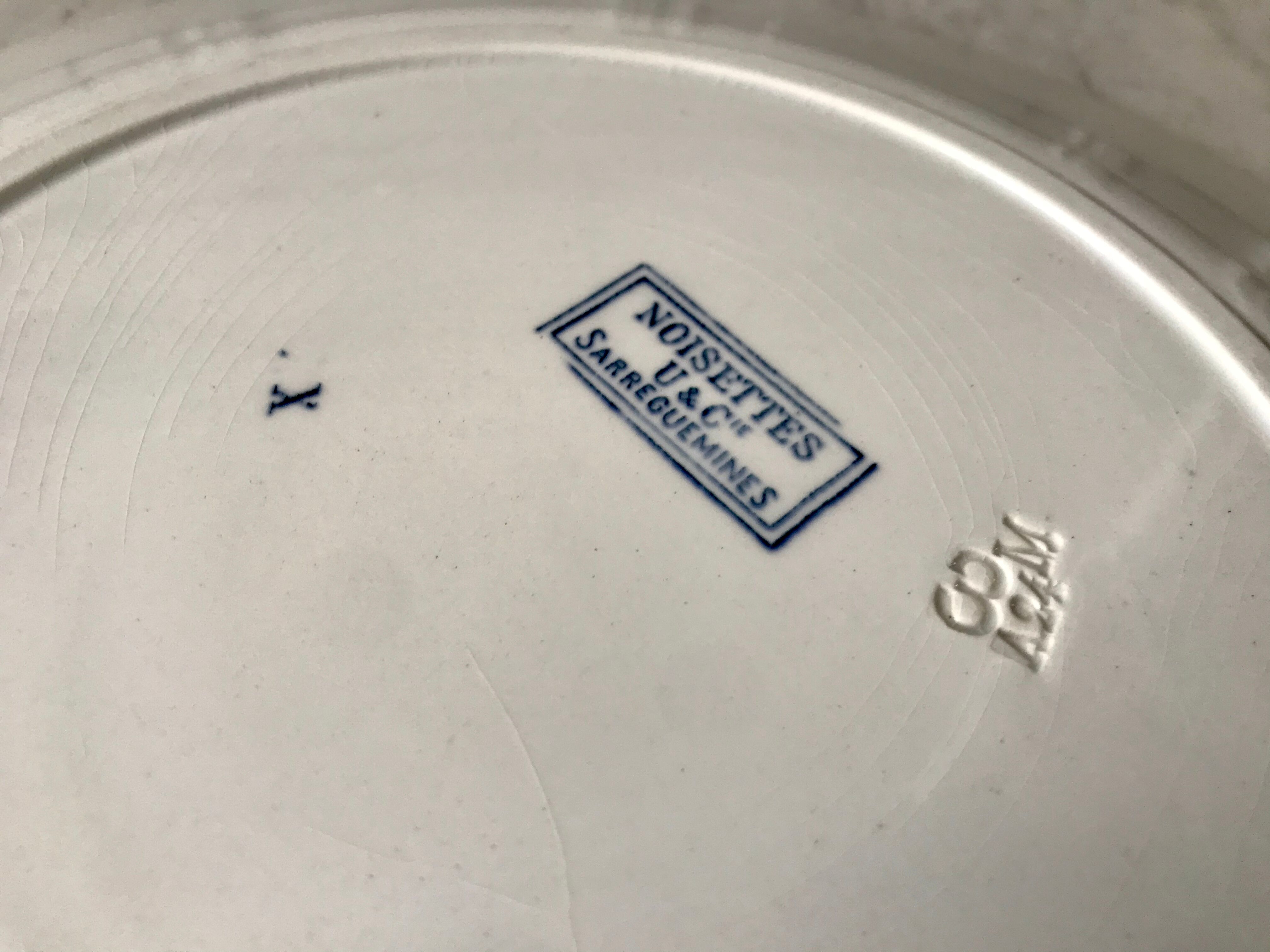 Round dish Terre de Fer U & C Sarrreguemines model "Hazelnuts" late nineteenth