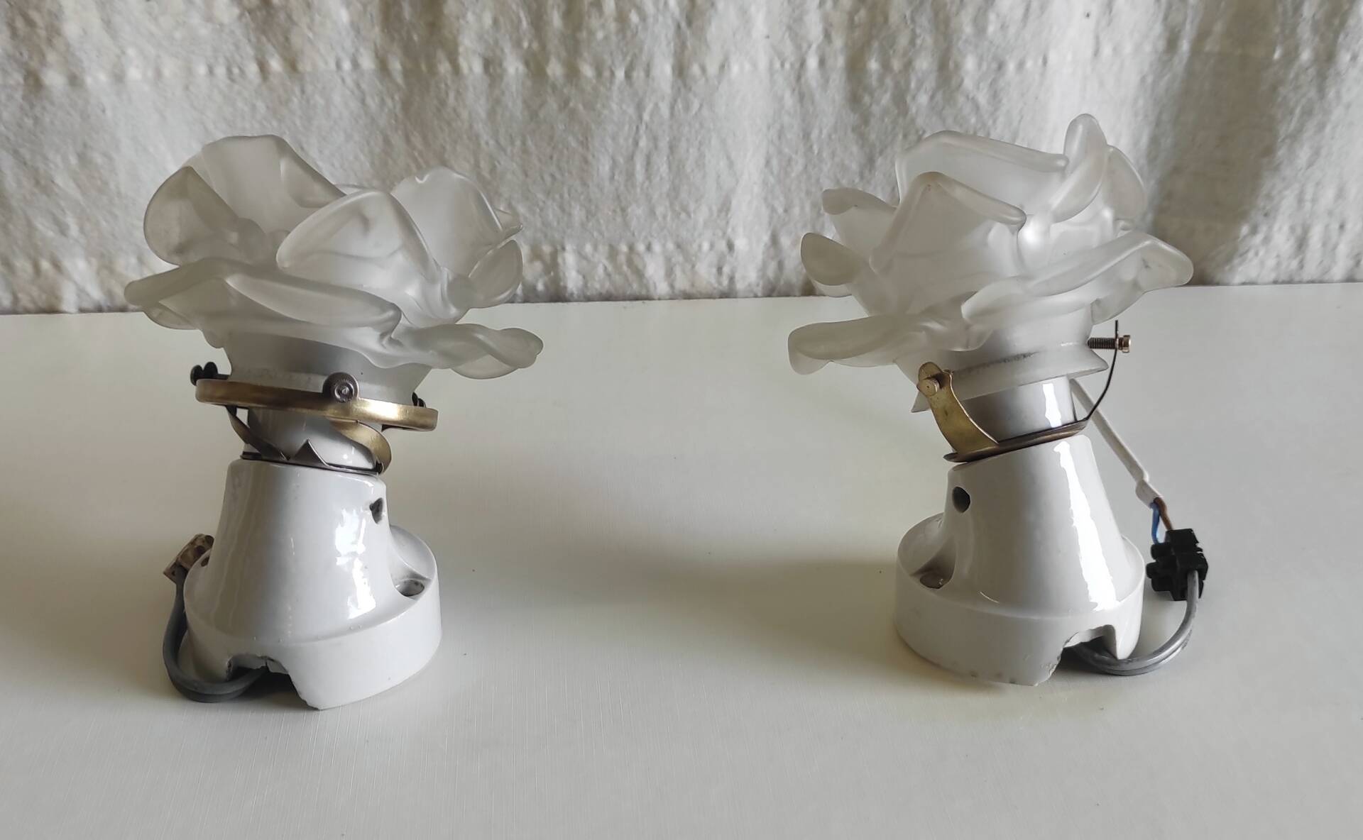 Art Deco style wall lights in porcelain and floral glass paste - 30s