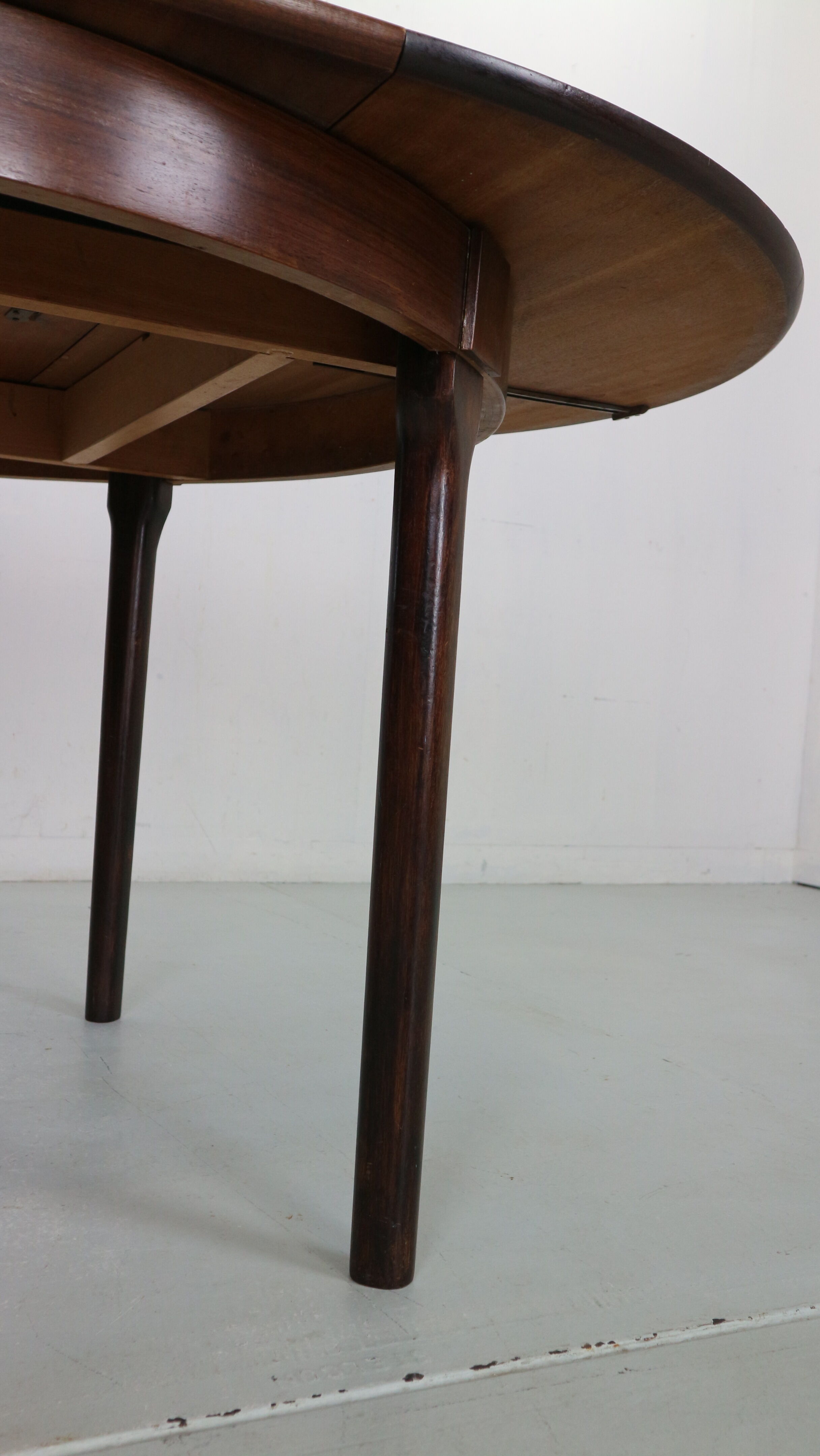 Scandinavian Modern Extendable Oval/Round Dinning Table, 1960, Denmark