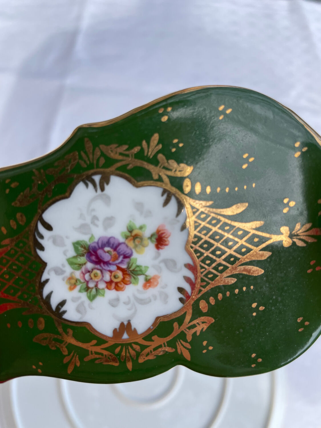 Pie dish with shovel