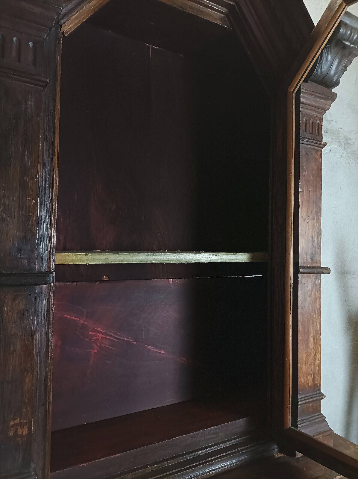 Empire-style solid pine workshop library from the 19th century.