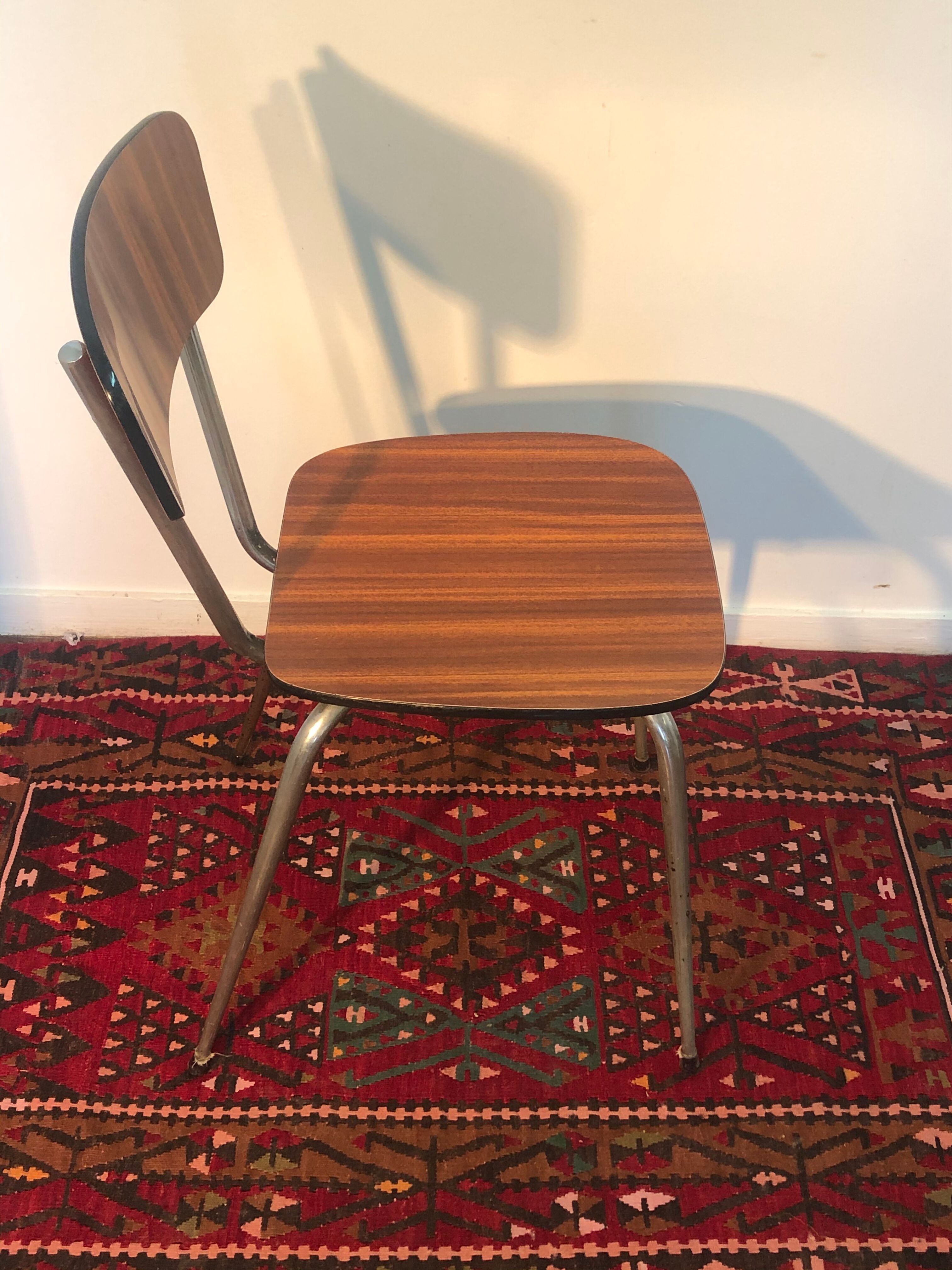 Lot of 3 chairs in formica