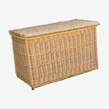 Wicker trunk