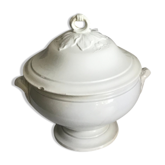 Soupière ancienne en faïence blanche de Geoffroy et Cie