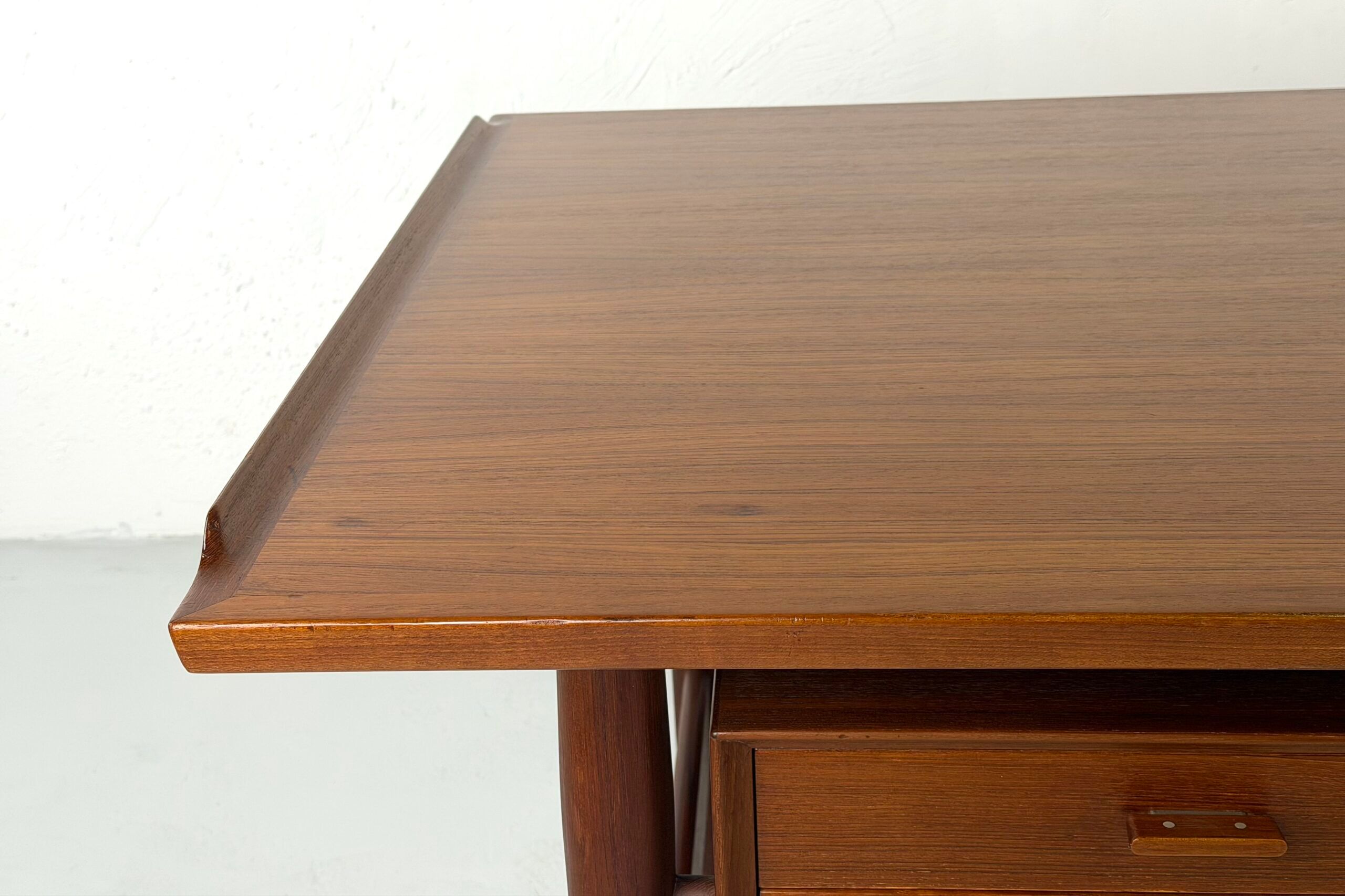 Director's desk model 207 by Arne Vodder for Sibast – 1960s