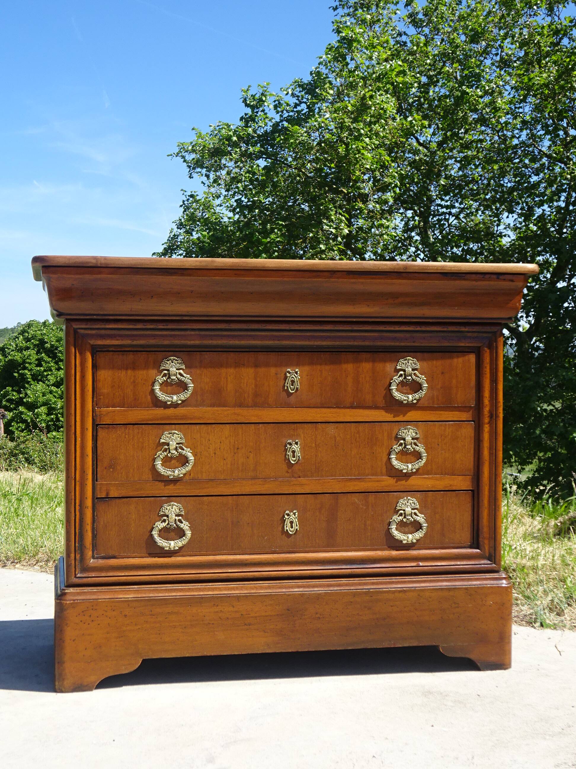Commode 4 tiroirs, jolies poignées dorées