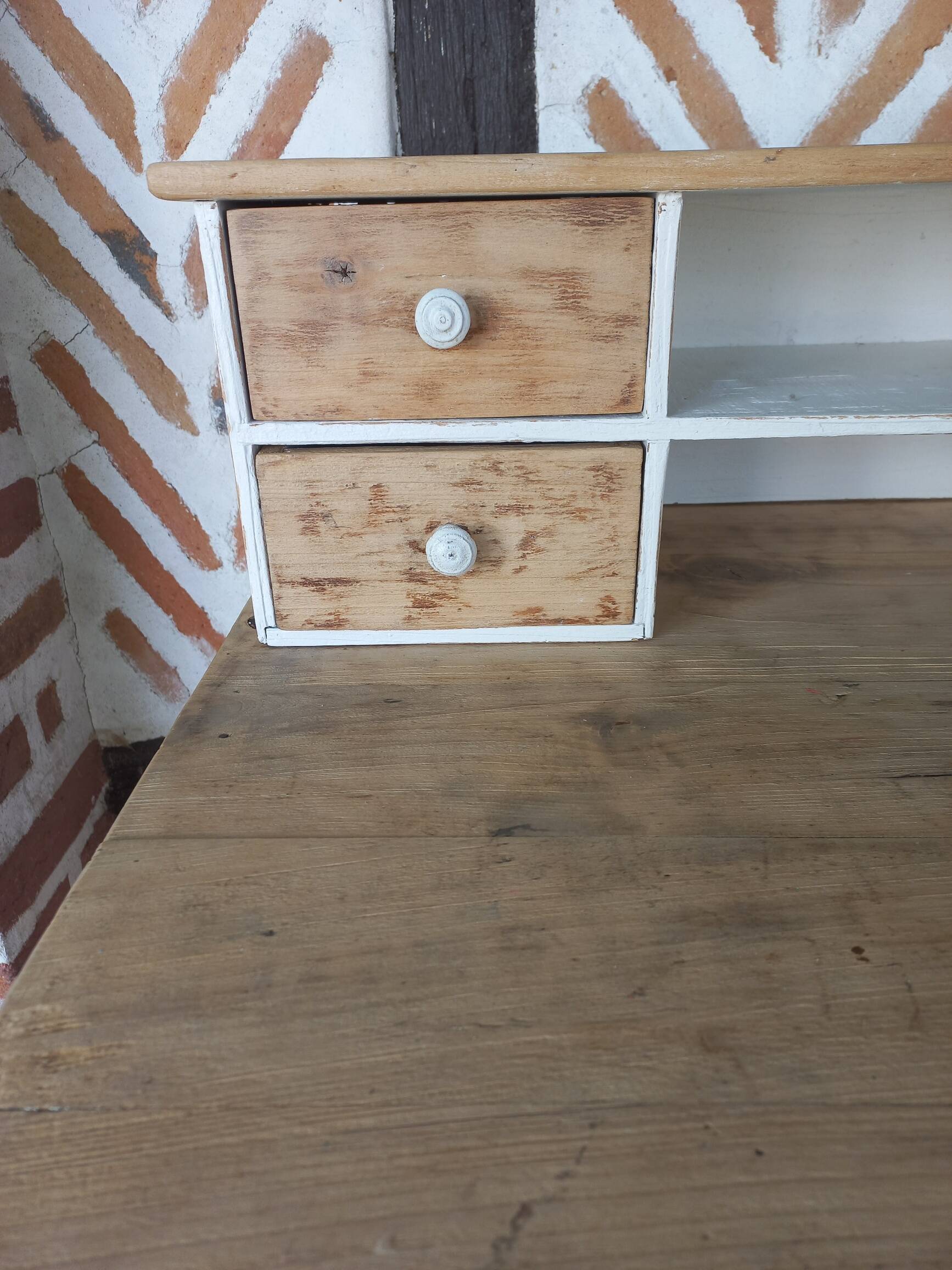 Shabby chic white patinated desk with drawers