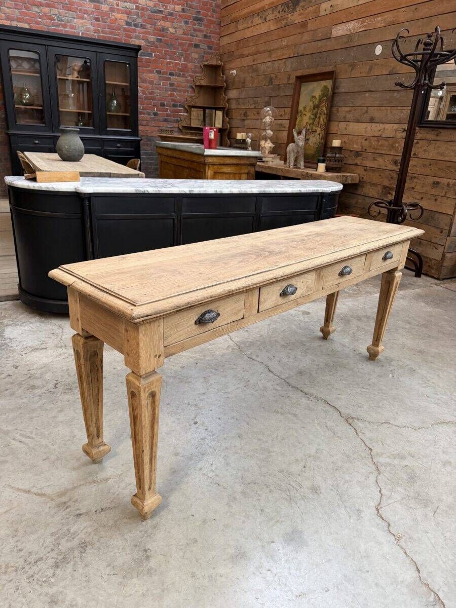 Oak console from the early 20th century.