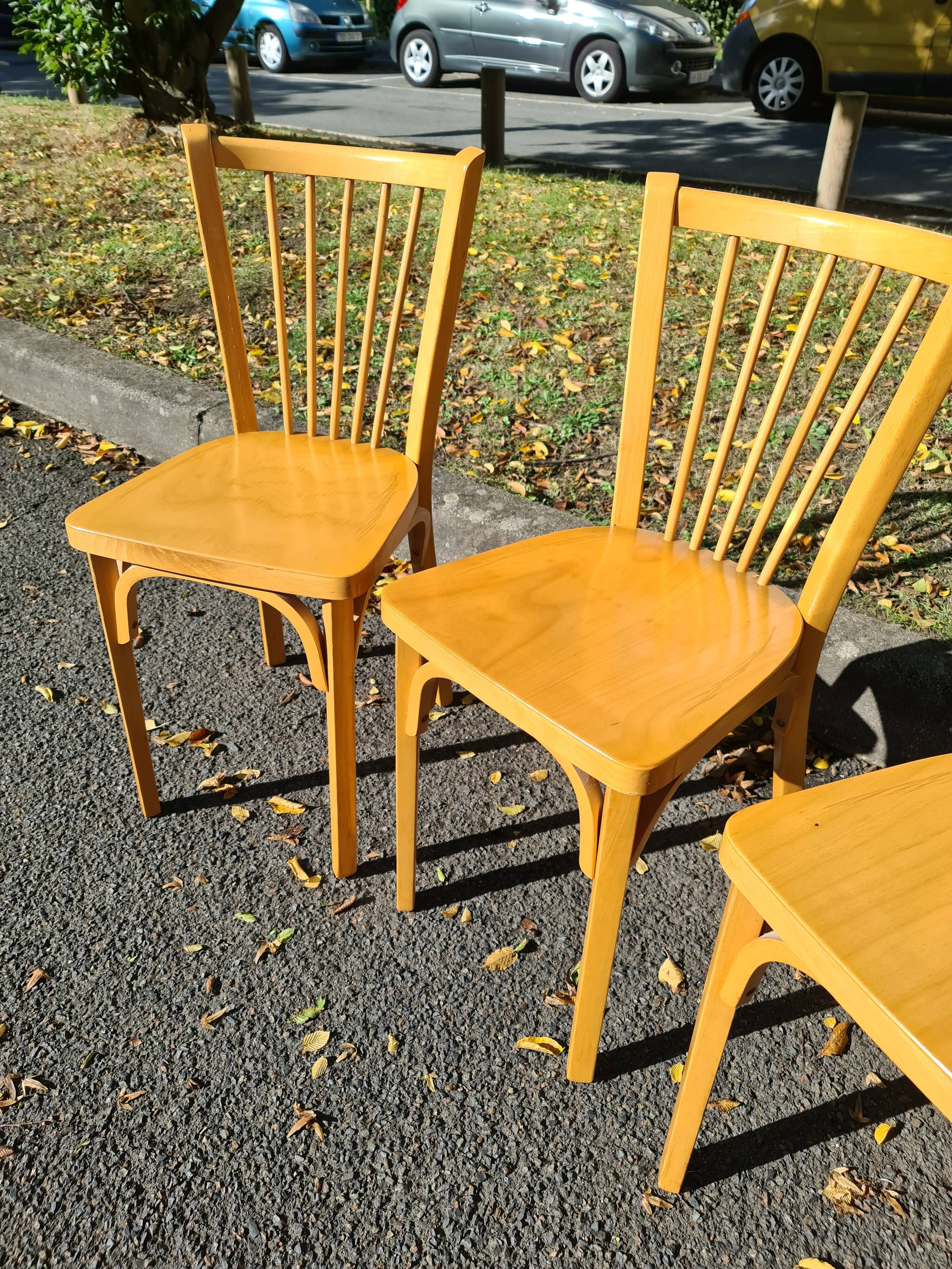 Série de 4 chaises vintage bistrot Baumann 87