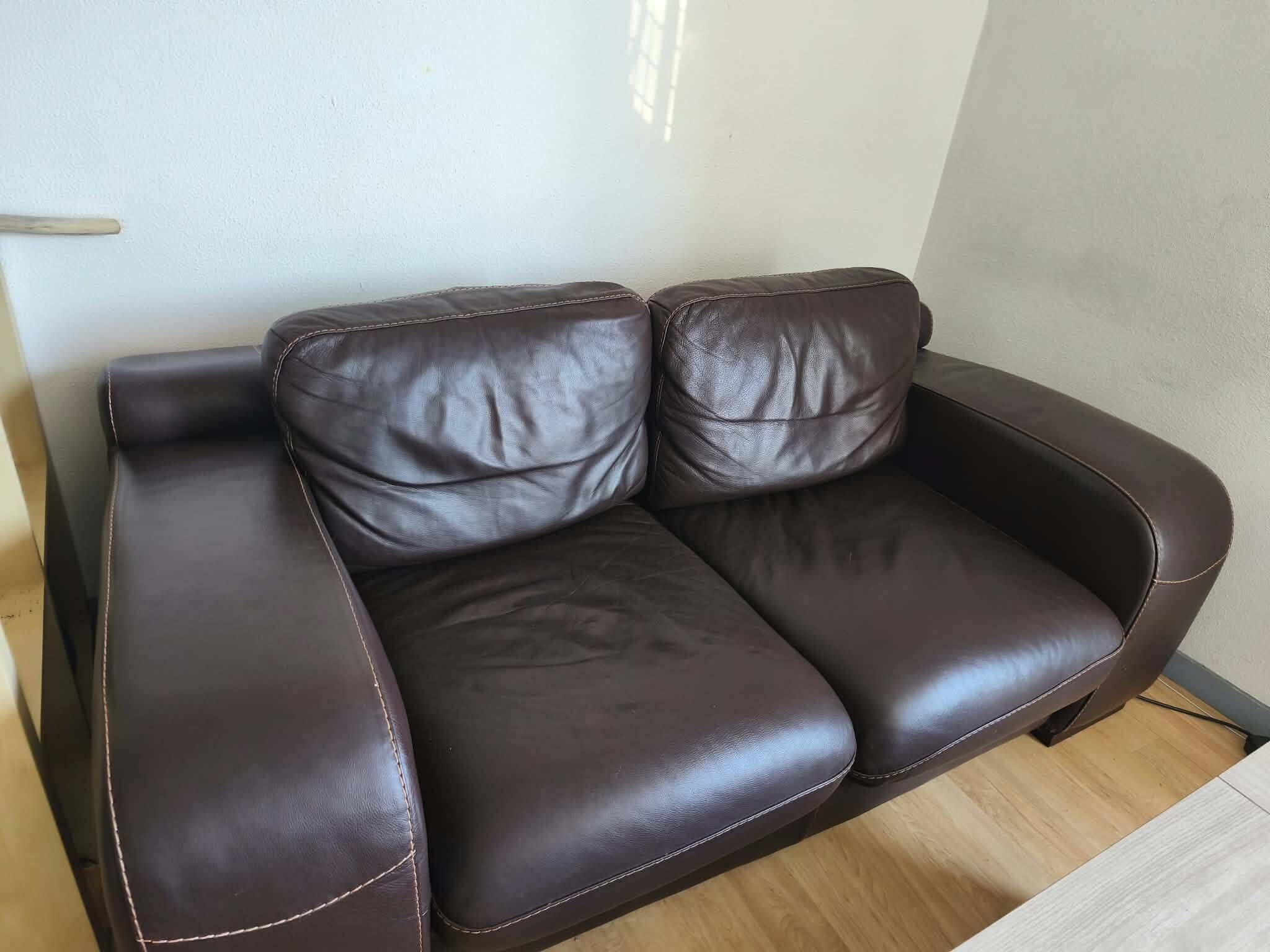 Authentic two-seater sofa in genuine leather.