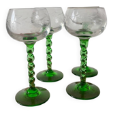 Lot de verres à vin alsaciens blanc vintage – pied torsadé vert gravé