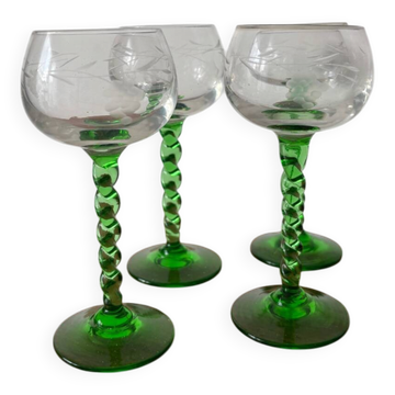 Lot de verres à vin alsaciens blanc vintage – pied torsadé vert gravé