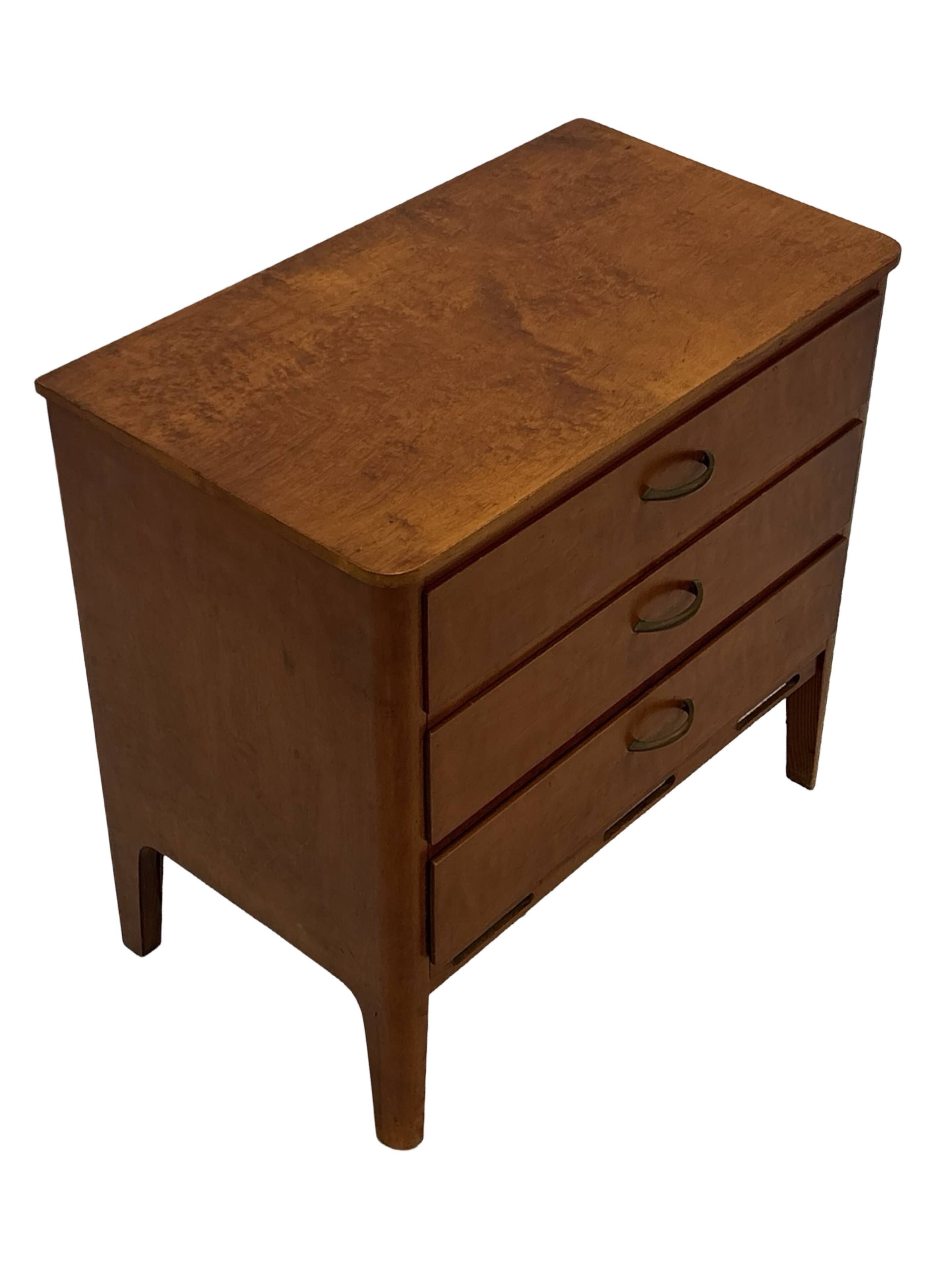 Petite commode vintage des années 1960 en chêne.