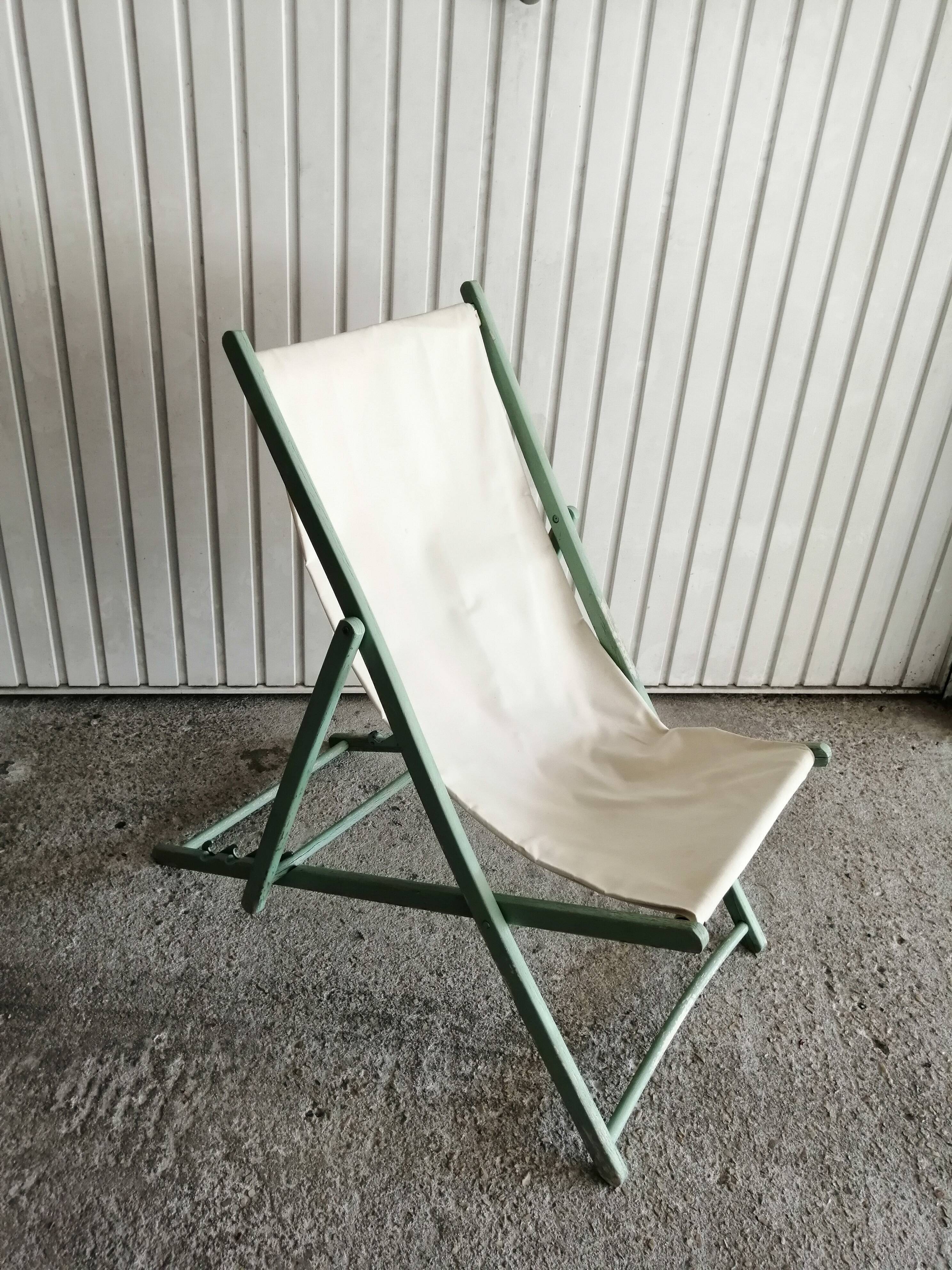 Foldable wooden long chair