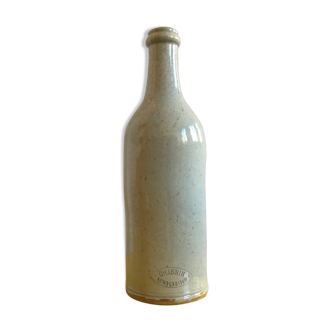 Bouteille en grès beige estampillé Nemour